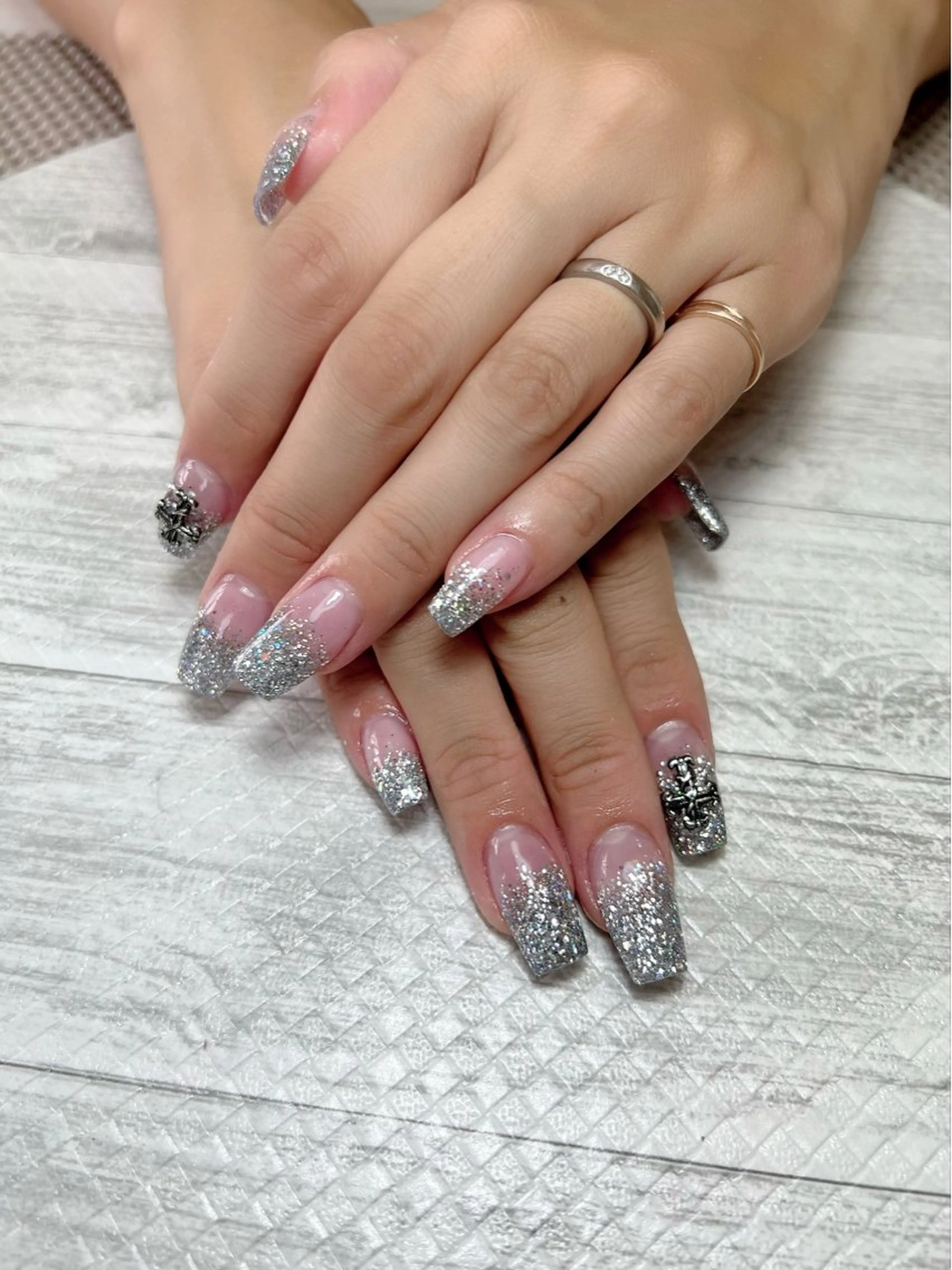 ネイル ラメ(グリッター) ラメグラデーション スカルプネイル スクエアネイル ハンドネイル シェヌネイル JURAのネイルデザイン