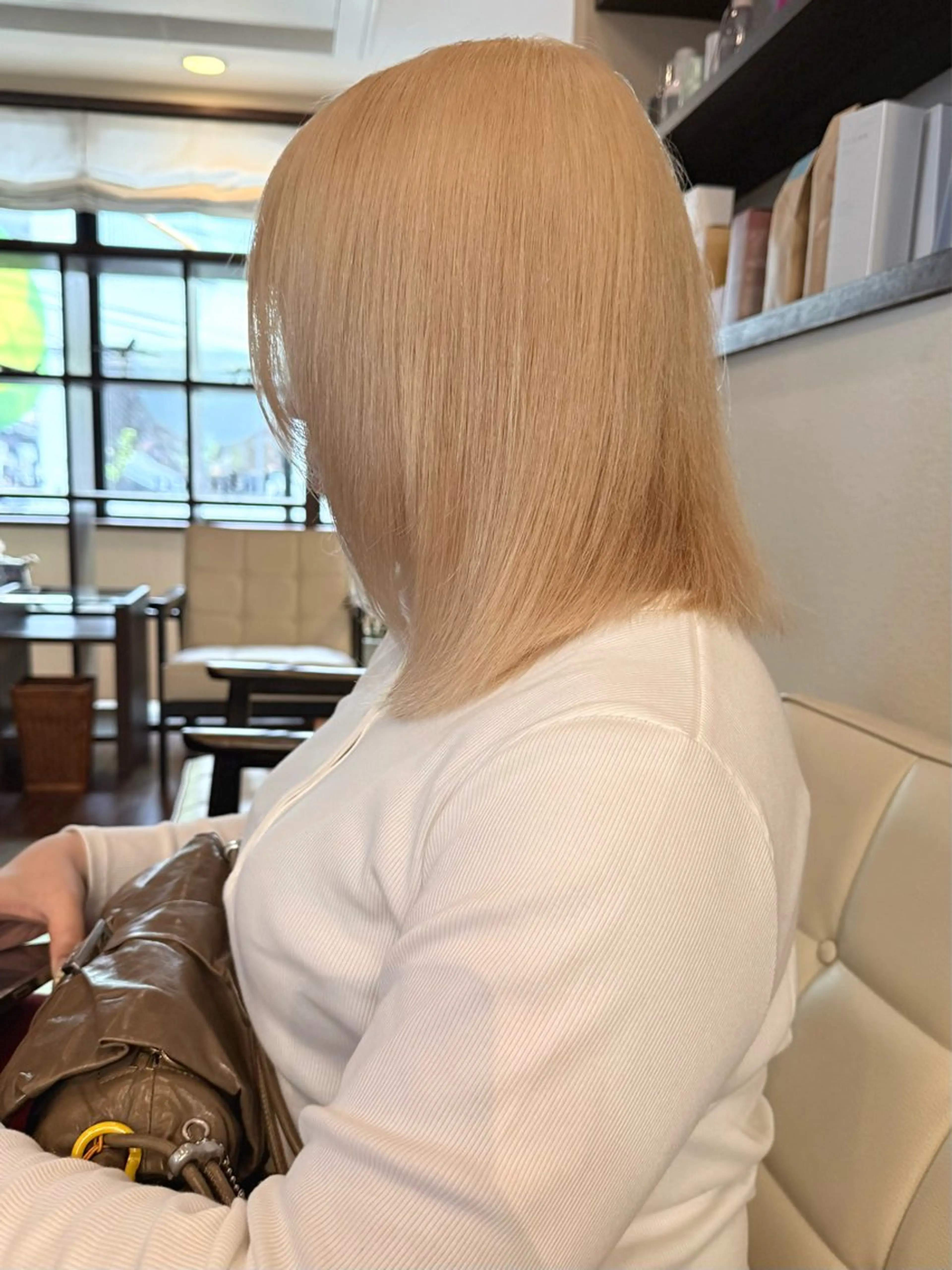 ショート カラー ベージュカラー ホワイトベージュ カット ヘアカラー トリートメント 田室 和幸のヘアスタイル