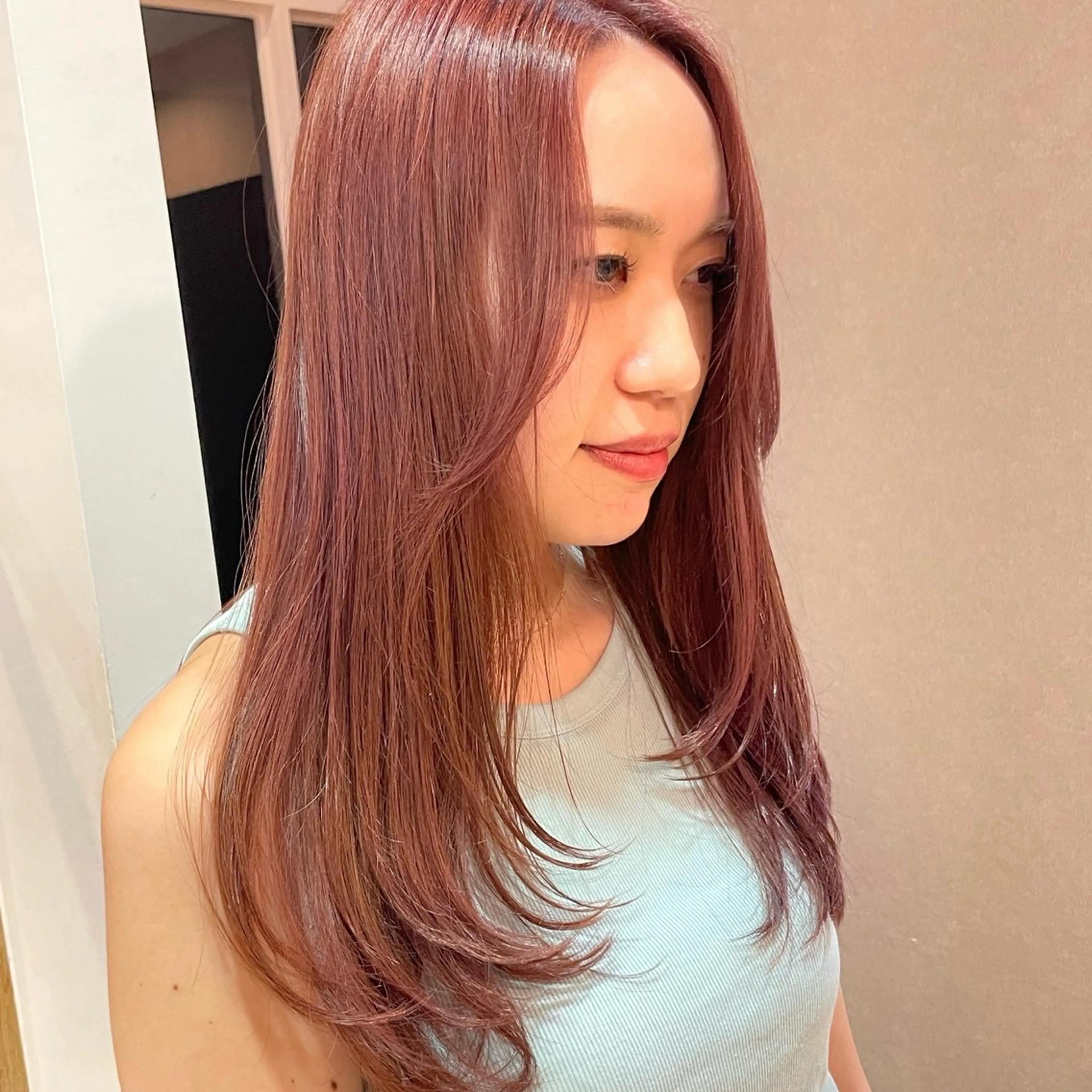 セミロング カラー ブリーチ ブラウンカラー ダブルカラー ブリーチなしカラー ピンクカラー 顔まわり🥨レイヤー /透明感/まいなのヘアスタイル