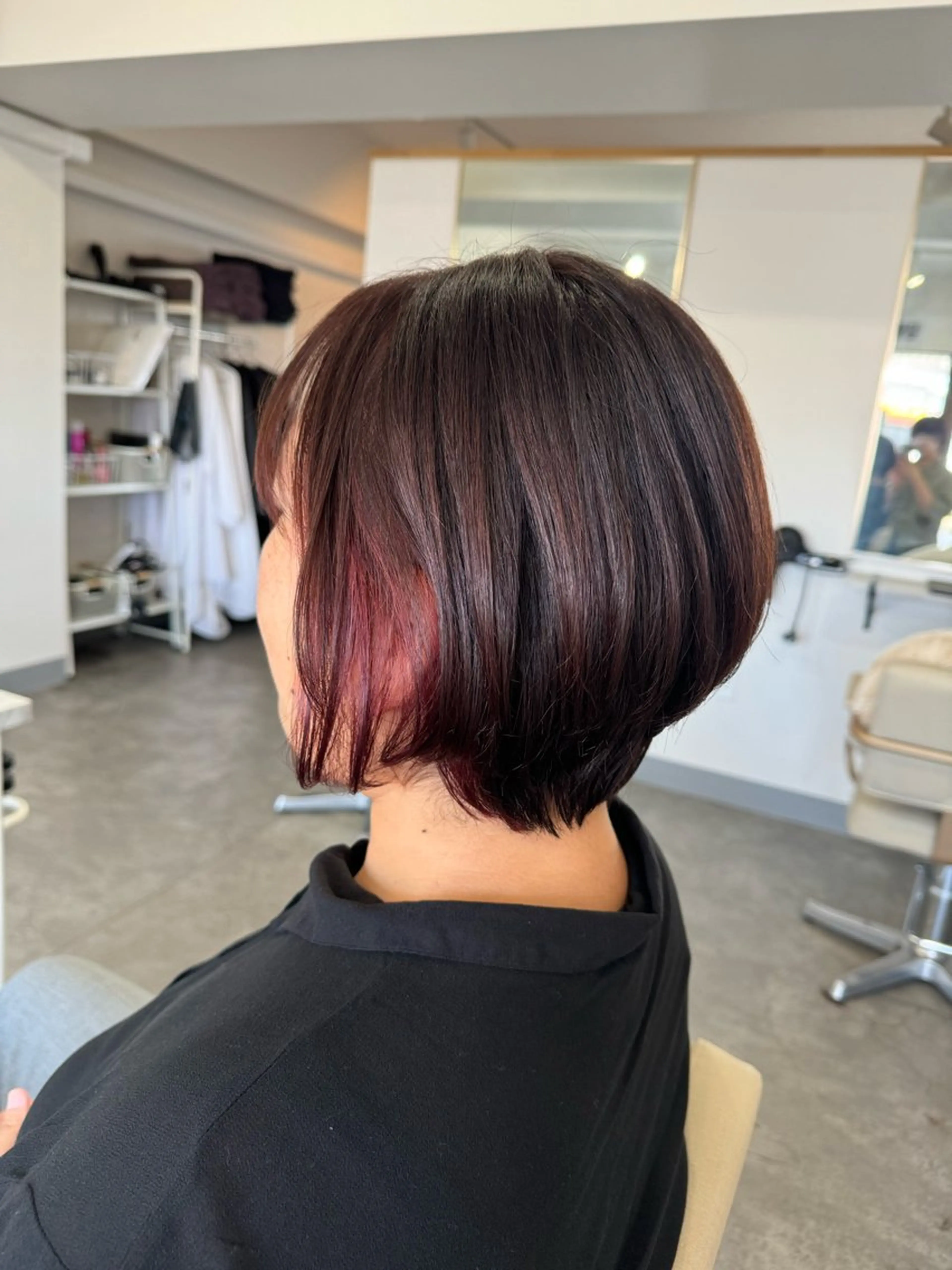 ショート カラー イヤリングカラー ピンクカラー くびれヘア ショートヘア 月館 怜奈のヘアスタイル