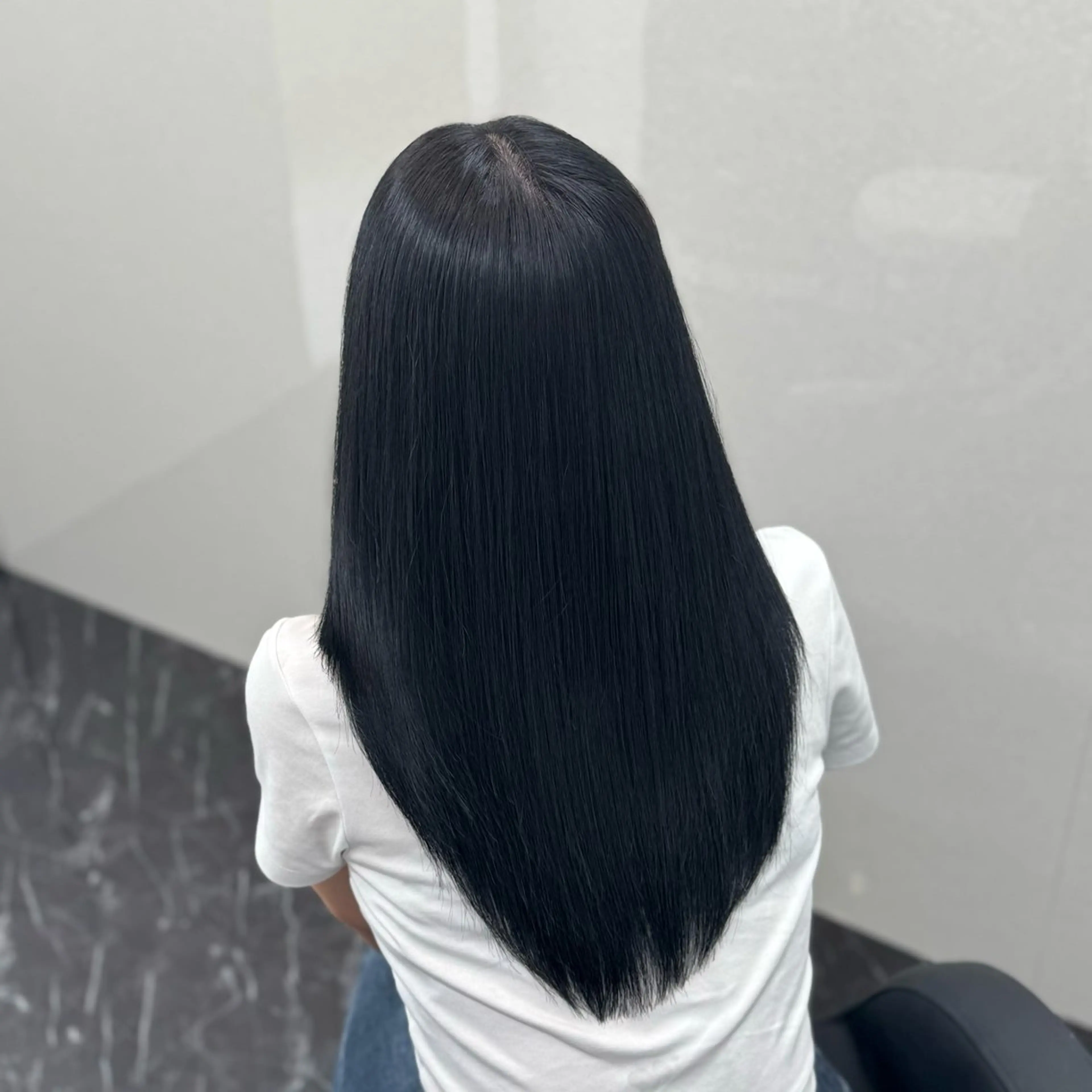ロング カラー パーマ ヘアアレンジ メンズ キッズ メンズ韓国風 黒髪 ブルーカラー ブルーブラック ブラウンカラー カット トリートメント ヘアセット 髪質改善Ⅰ透明感 艶カラーⅠたつやのヘアスタイル