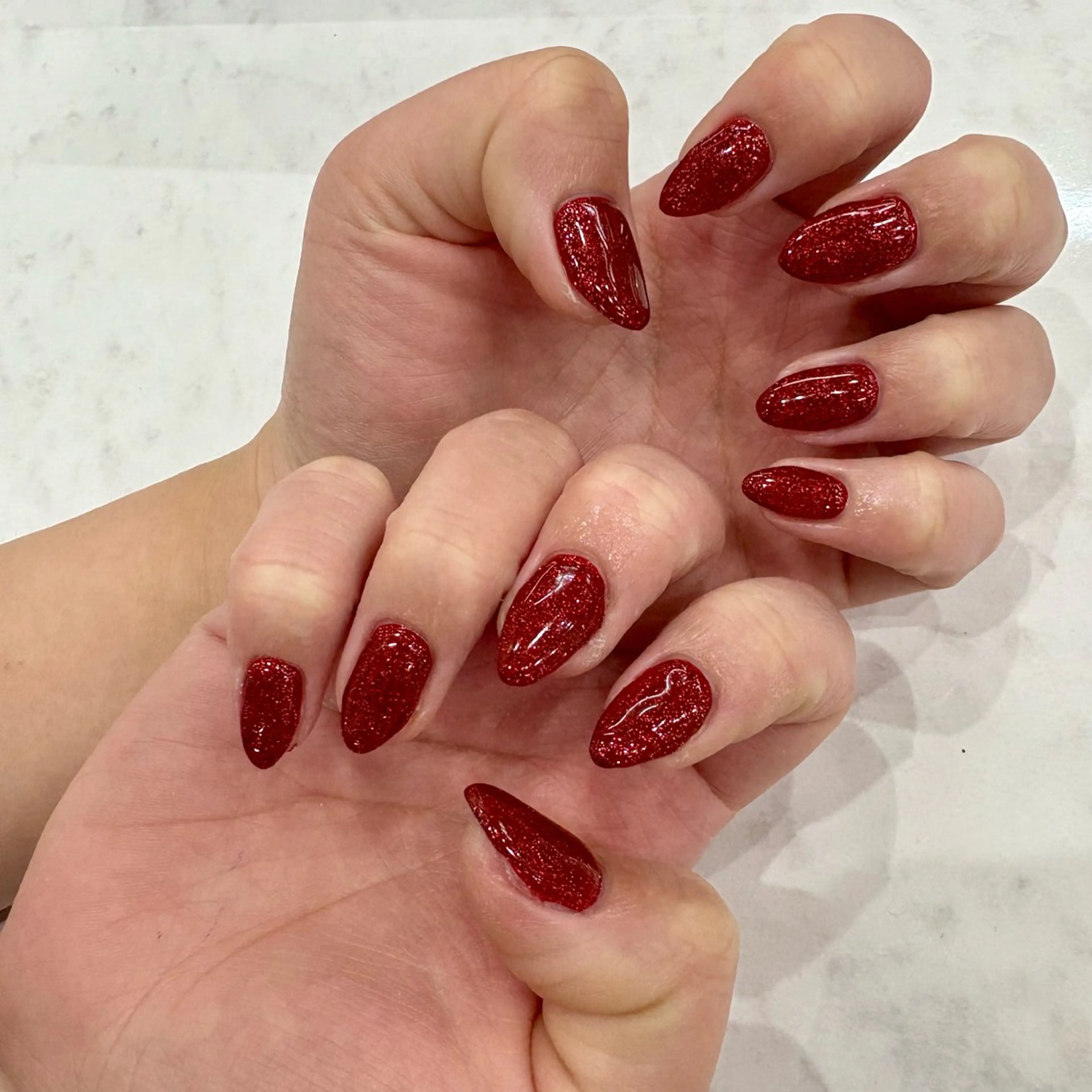 ネイル ラメ(グリッター) ワンカラーネイル 赤色 MAXKELLY Rioのネイルデザイン