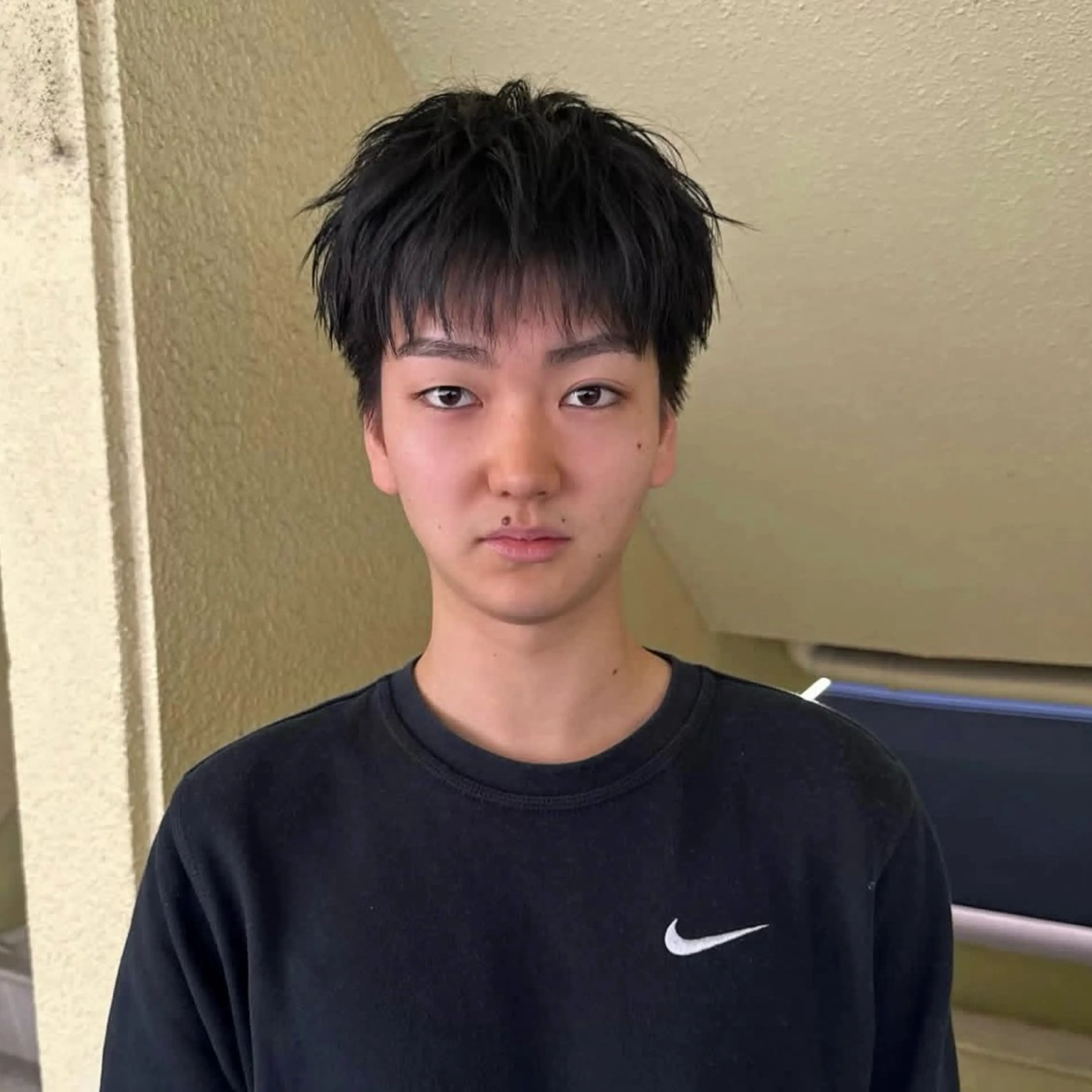 ショート メンズ センターパート ダウンパーマ フェザーパーマ メンズパーマ スパイキーショート カット センターパート 田形清流のヘアスタイル