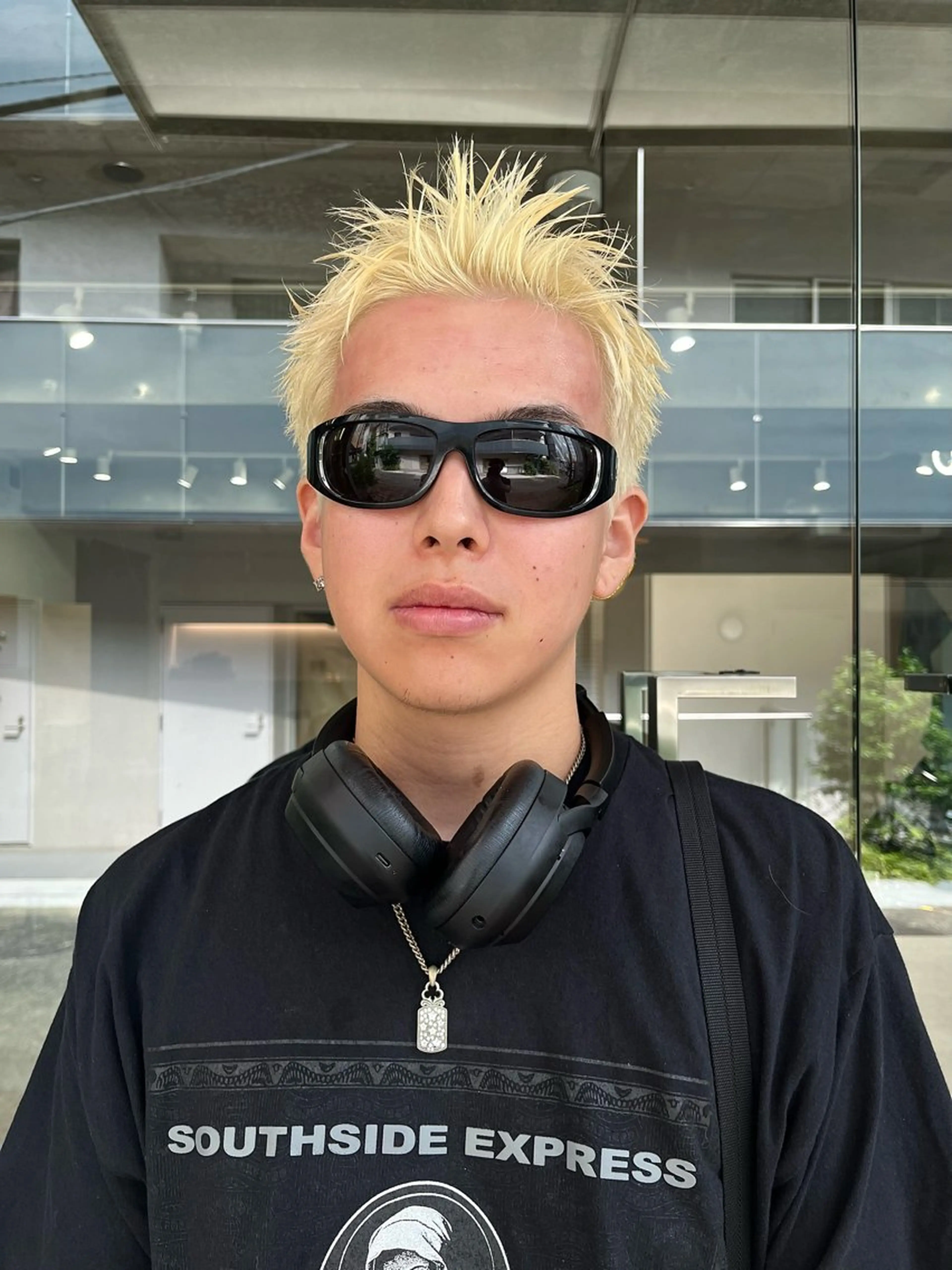 ショート カラー メンズ 曲がる縮毛矯正 センターパートのヘアスタイル