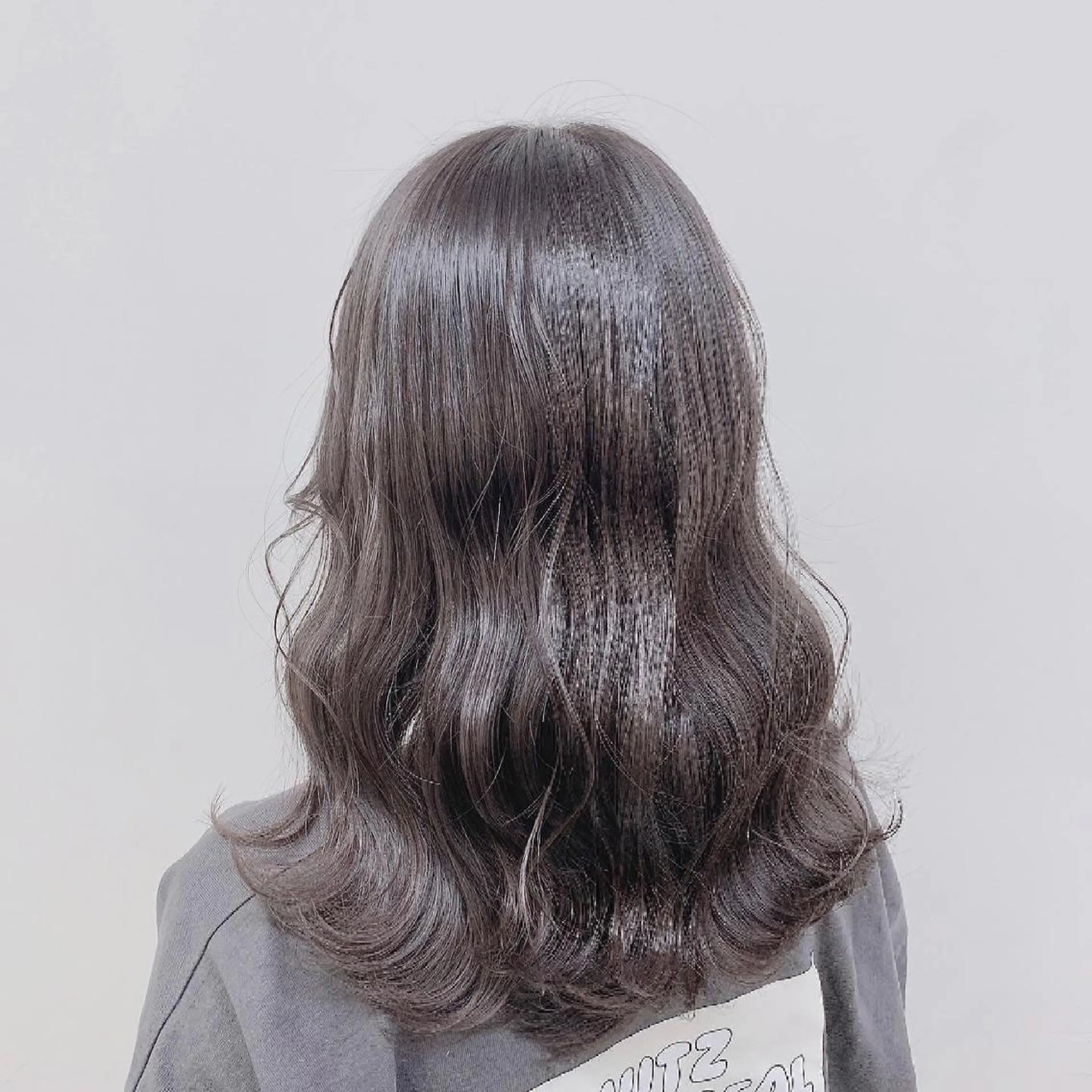 カラー グレージュ 💍大人デザイン /ハイトーン♡リクトのヘアスタイル