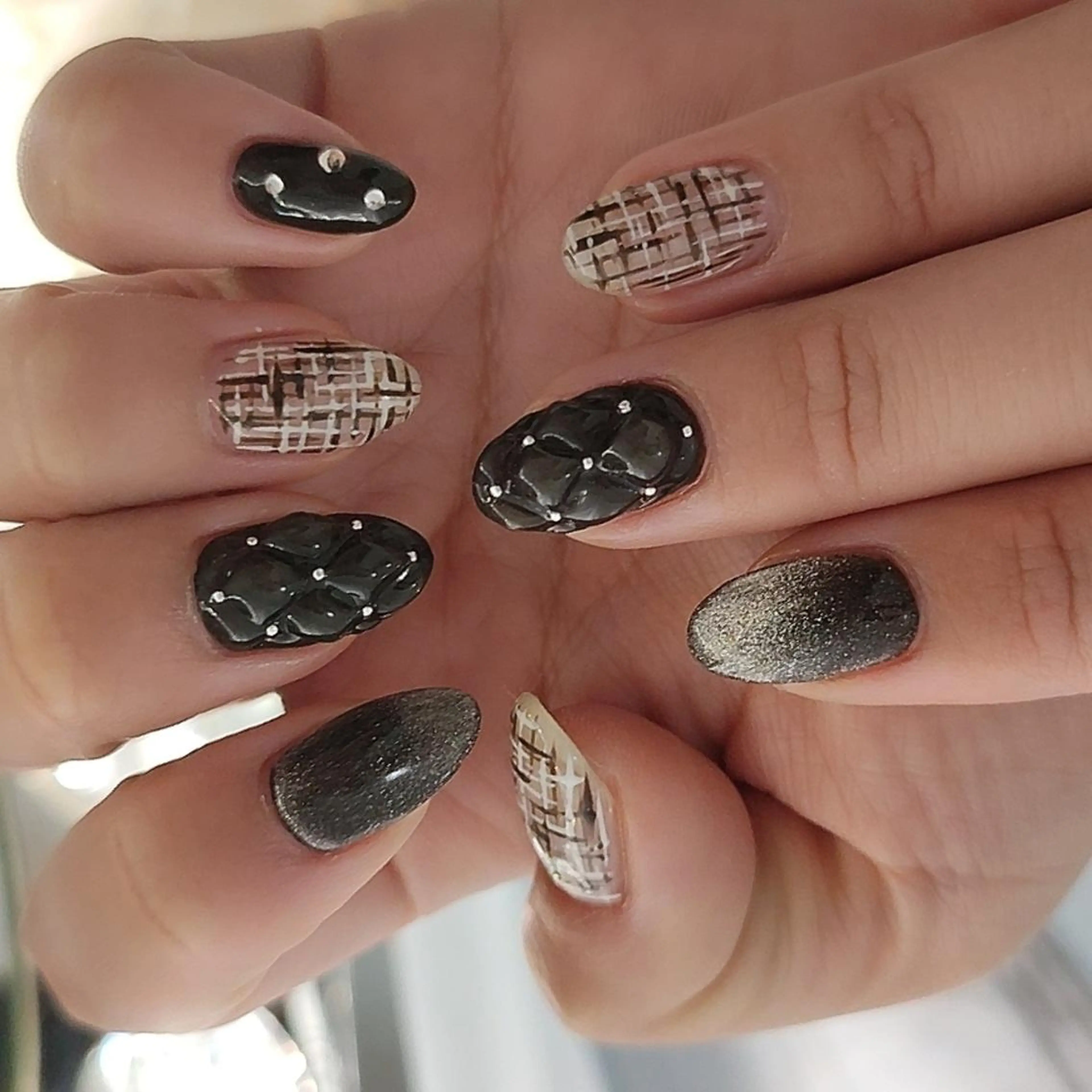 ネイル ハンドネイル RUNWAY 　　の眉毛・アイブロウイメージ