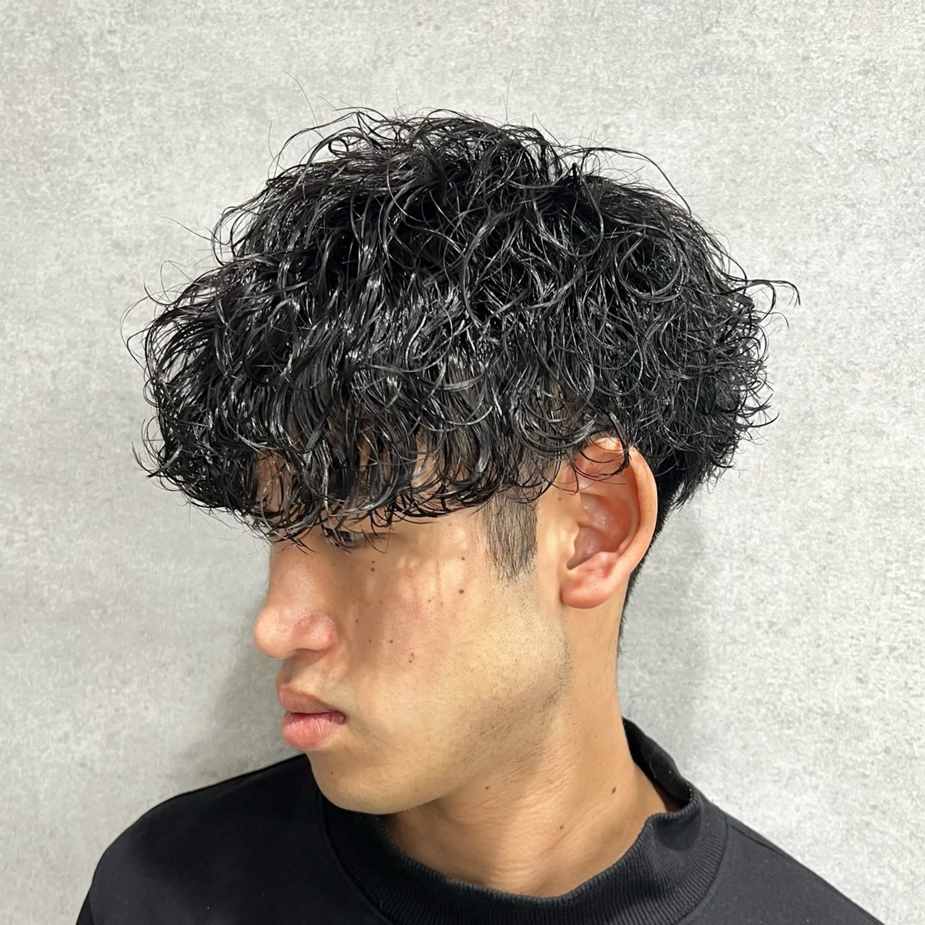 ショート カラー パーマ ヘアアレンジ メンズ センターパート メンズハイライト メンズメッシュ マッシュ メンズパーマ カット パーマ トリートメント ヘッドスパ ヘアセット 仕上がり満足度No. 1🔥BLUCK🔥のヘアスタイル