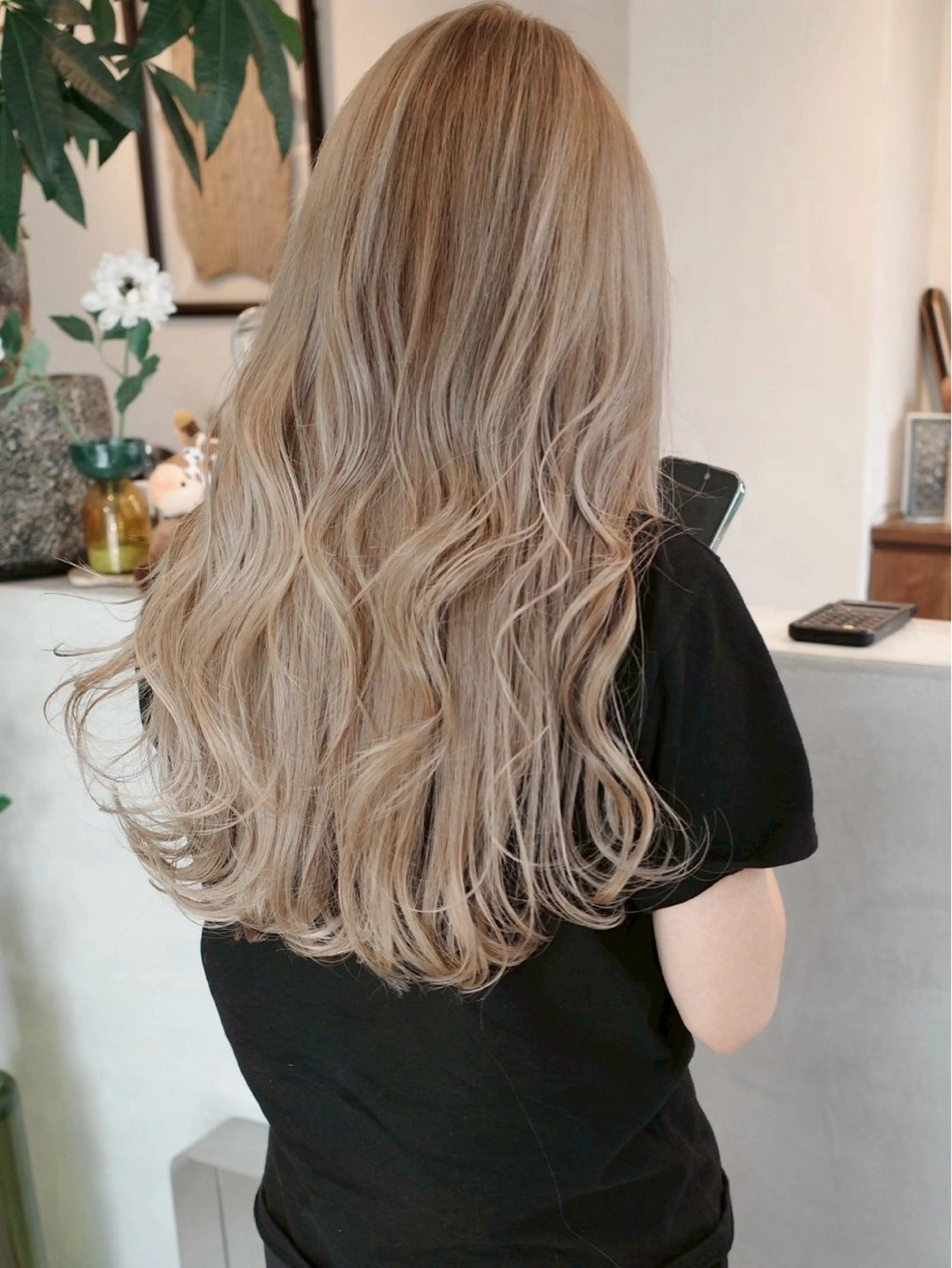 ロング カラー カット ヘアカラー トリートメント (h)wim ウィムのヘアスタイル