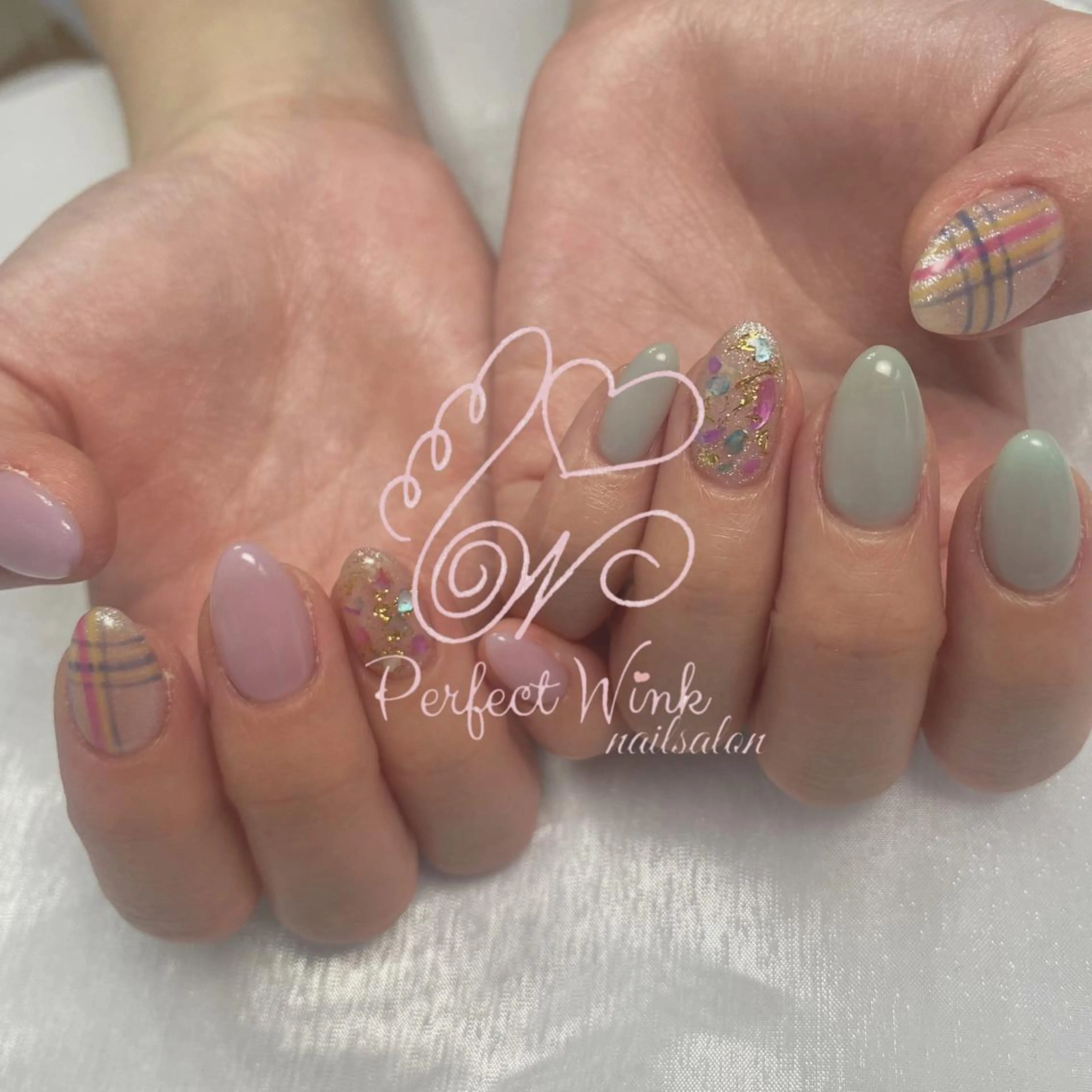 ネイル フレンチネイル ジェルネイル グラデーション キラキラネイル ラメ(グリッター) ハンドネイル 💅Perfect Wink RUI🌈のネイルデザイン