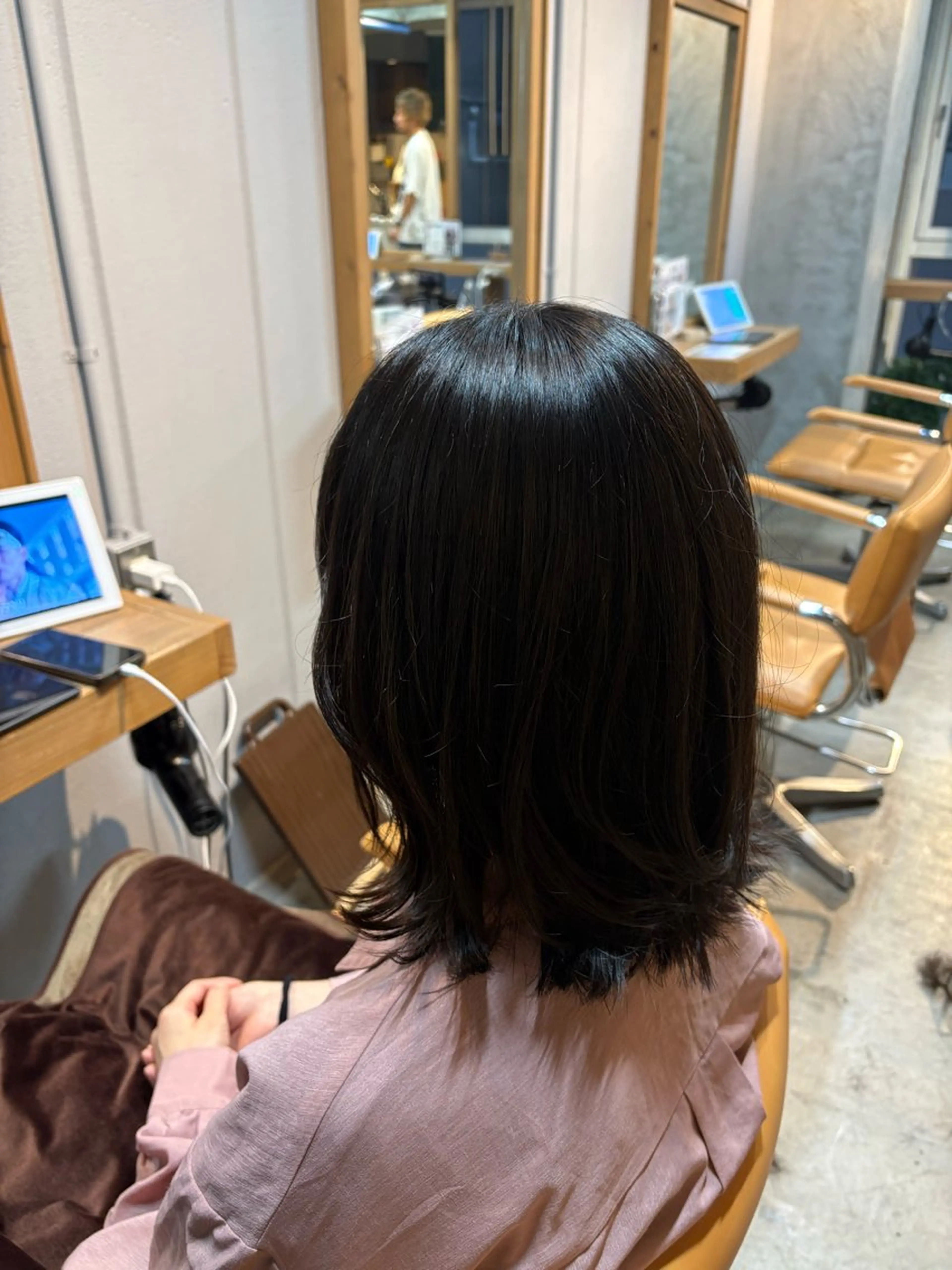 ミディアム ミディアムレイヤー レイヤーカット 外ハネヘア カット 恵比寿/髪質改善/ レイヤー/羽立蔵之助のヘアスタイル