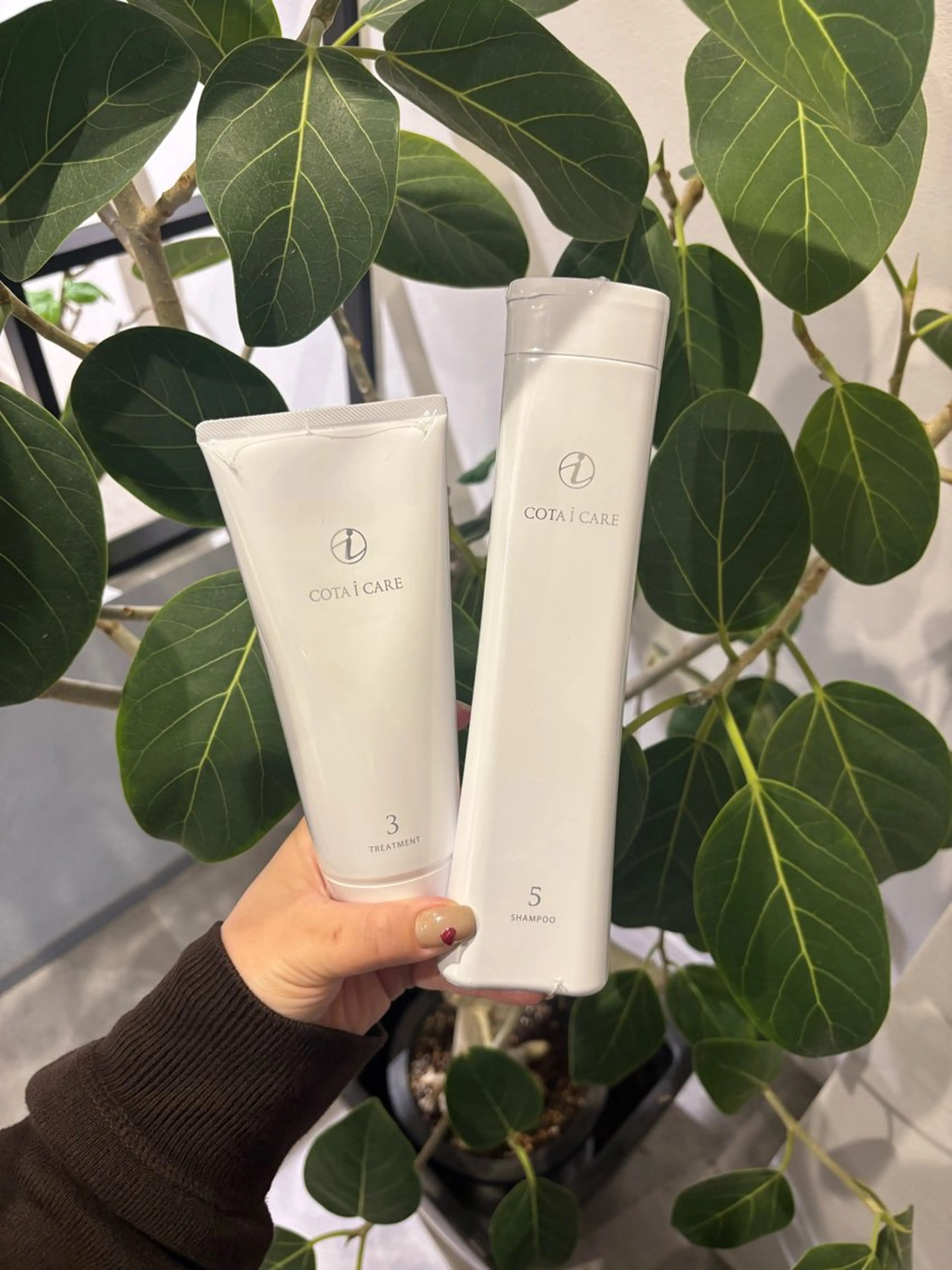 YURINO /ボブ ベージュ/ハイトーンのヘアスタイル