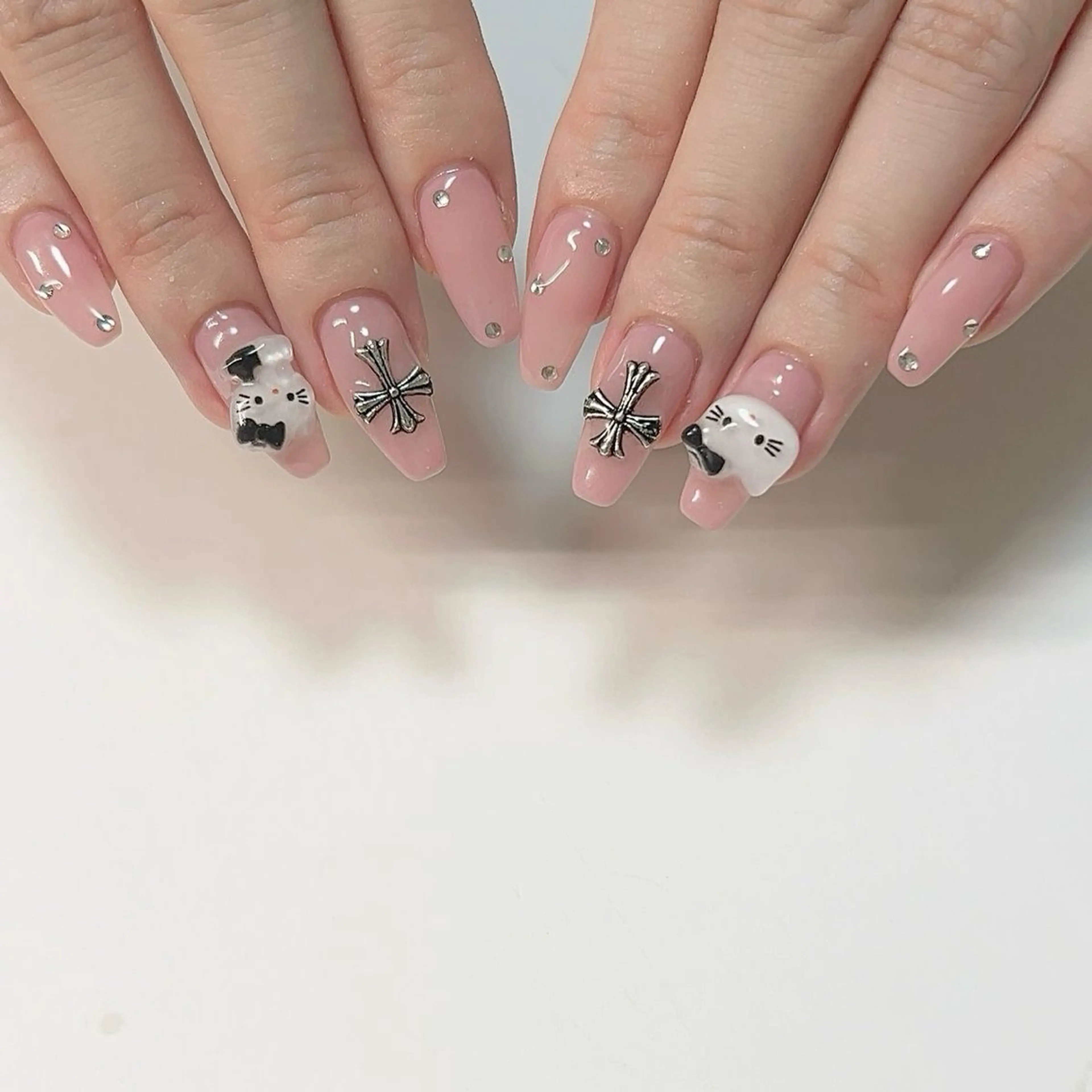 カラー グラデーションカラー ピンクカラー ハンドネイル AIN Nailのネイルデザイン