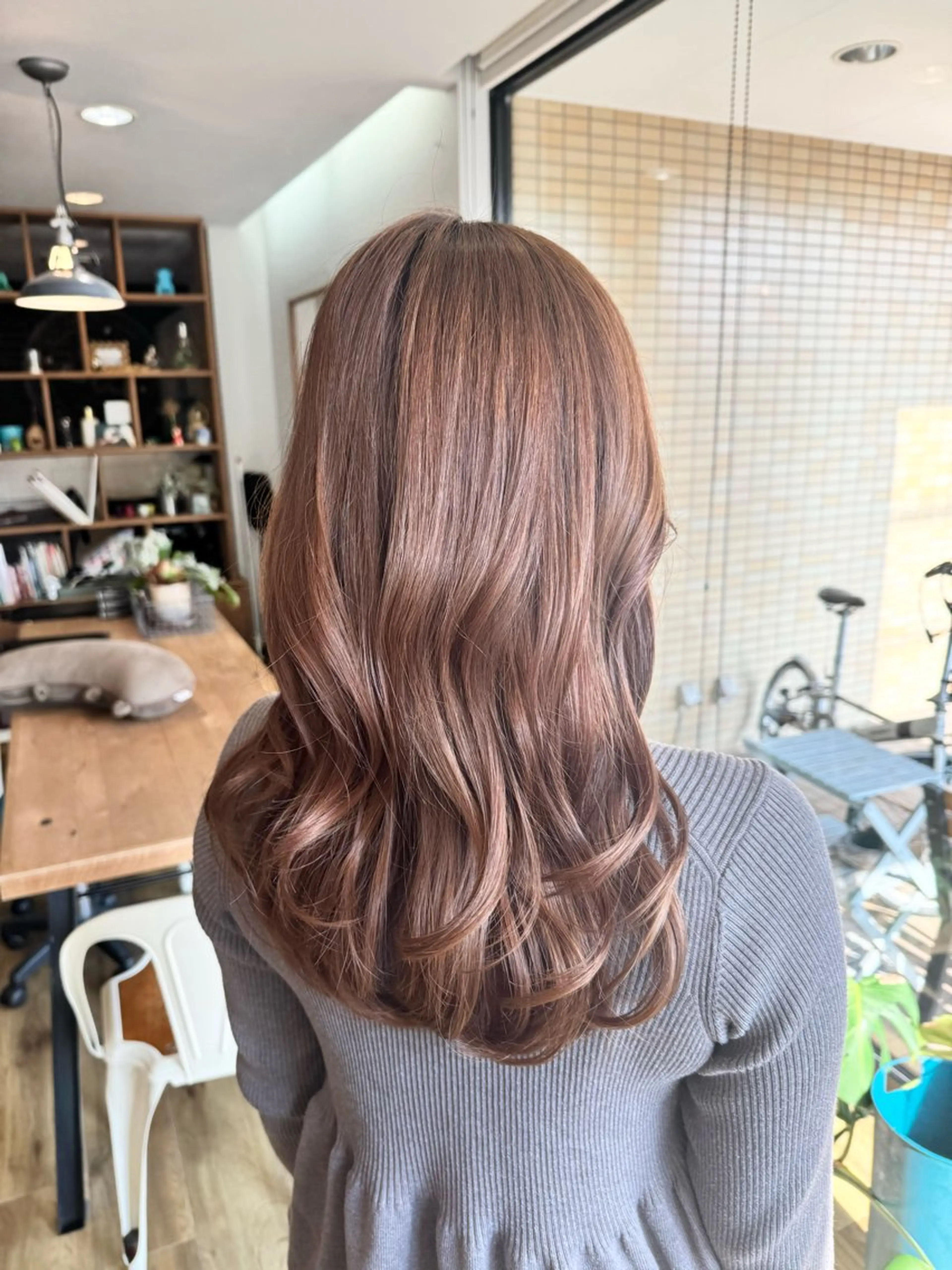 ロング カラー アッシュ ラベンダーカラー ラベンダーアッシュ ヘアカラー トリートメント ツキダテ ユイのヘアスタイル