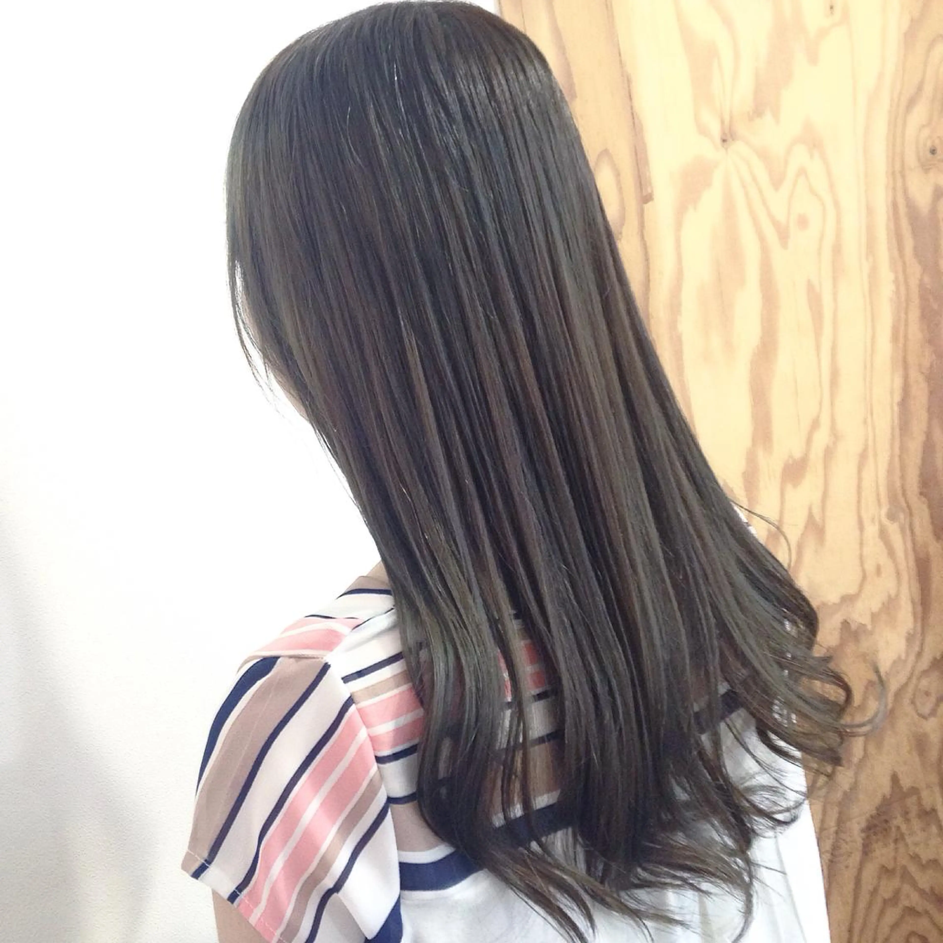 ロング カラー アッシュ アッシュグレー ブリーチ 💎髪質改善💎 デザイナーshinのヘアスタイル