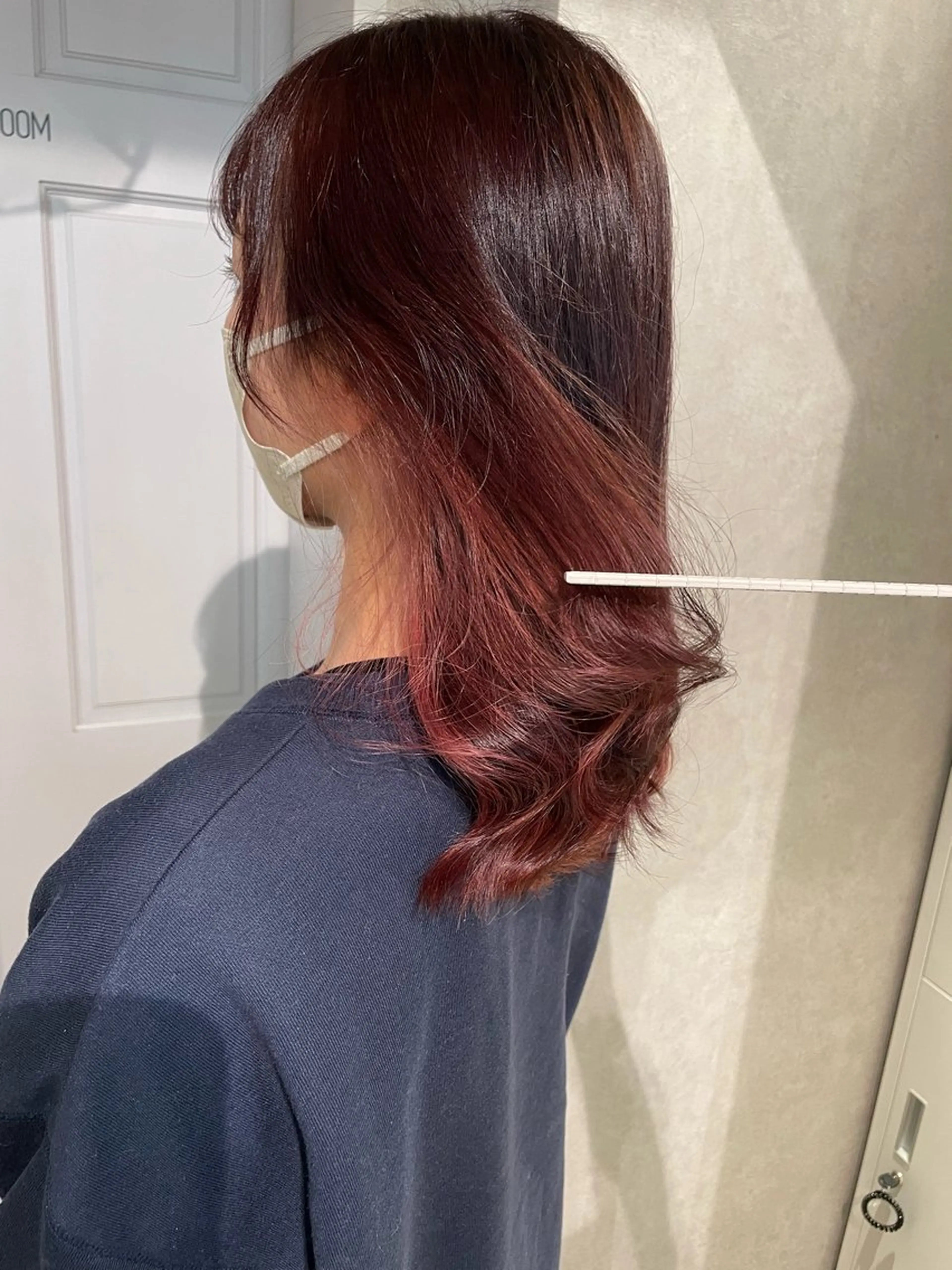 ミディアム カラー イヤリングカラー ヘアカラー ナチュラル透明感🌱 小山美樹子のヘアスタイル