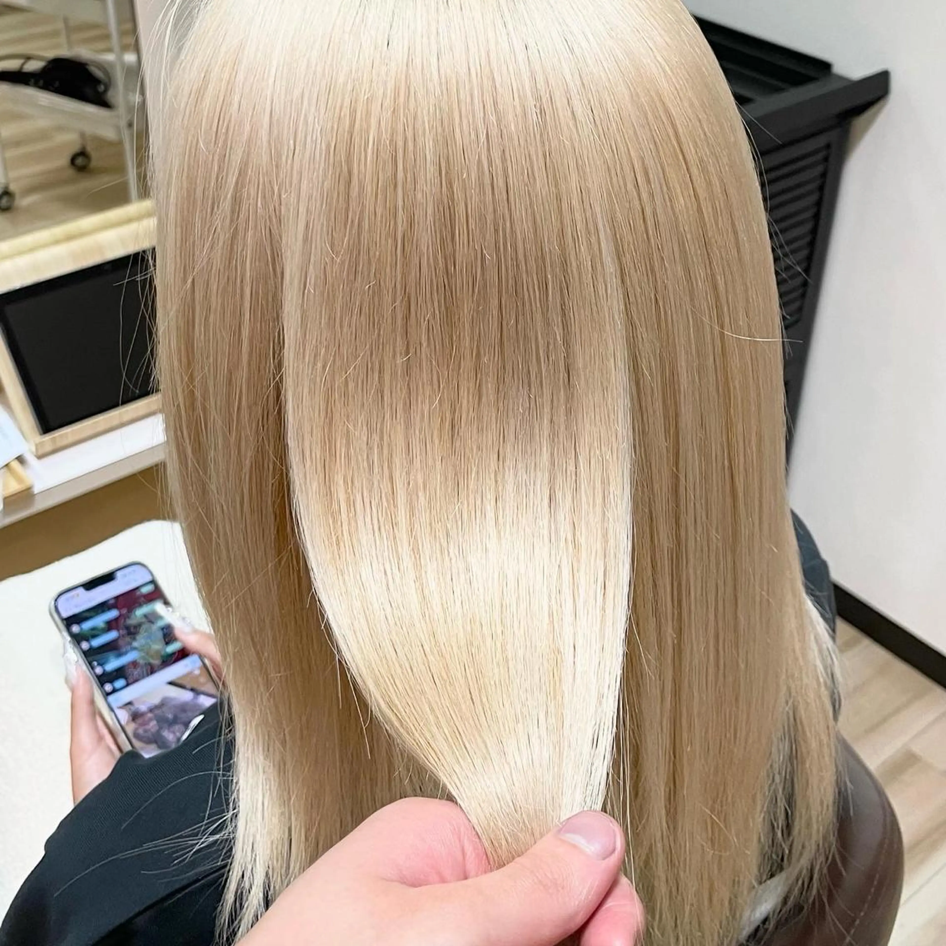 セミロング カラー 🌈派手髪ハイトーン 🌈鈴木亮太🌈のヘアスタイル