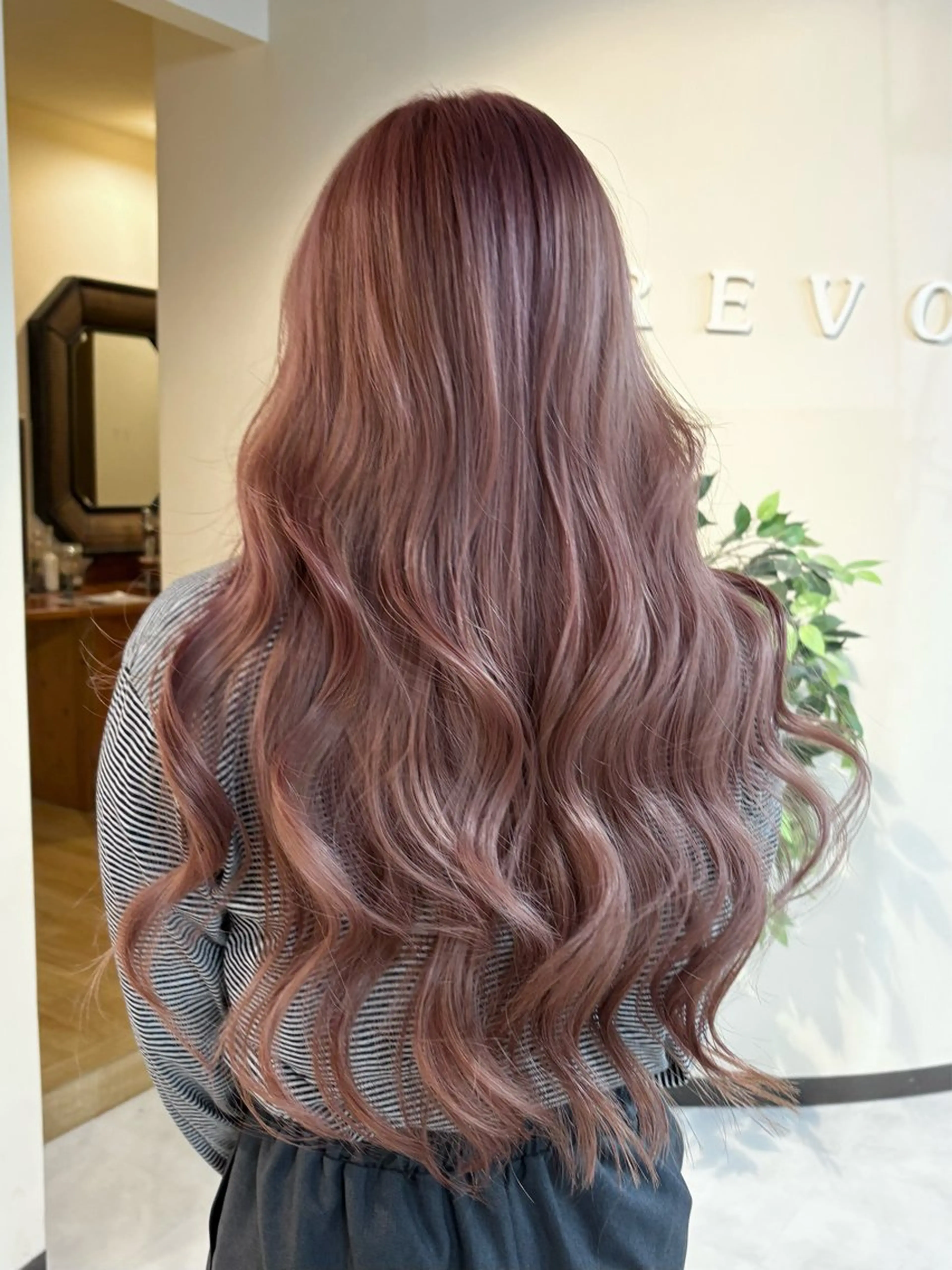 ロング カラー ピンクカラー 宮本 いぶきのヘアスタイル