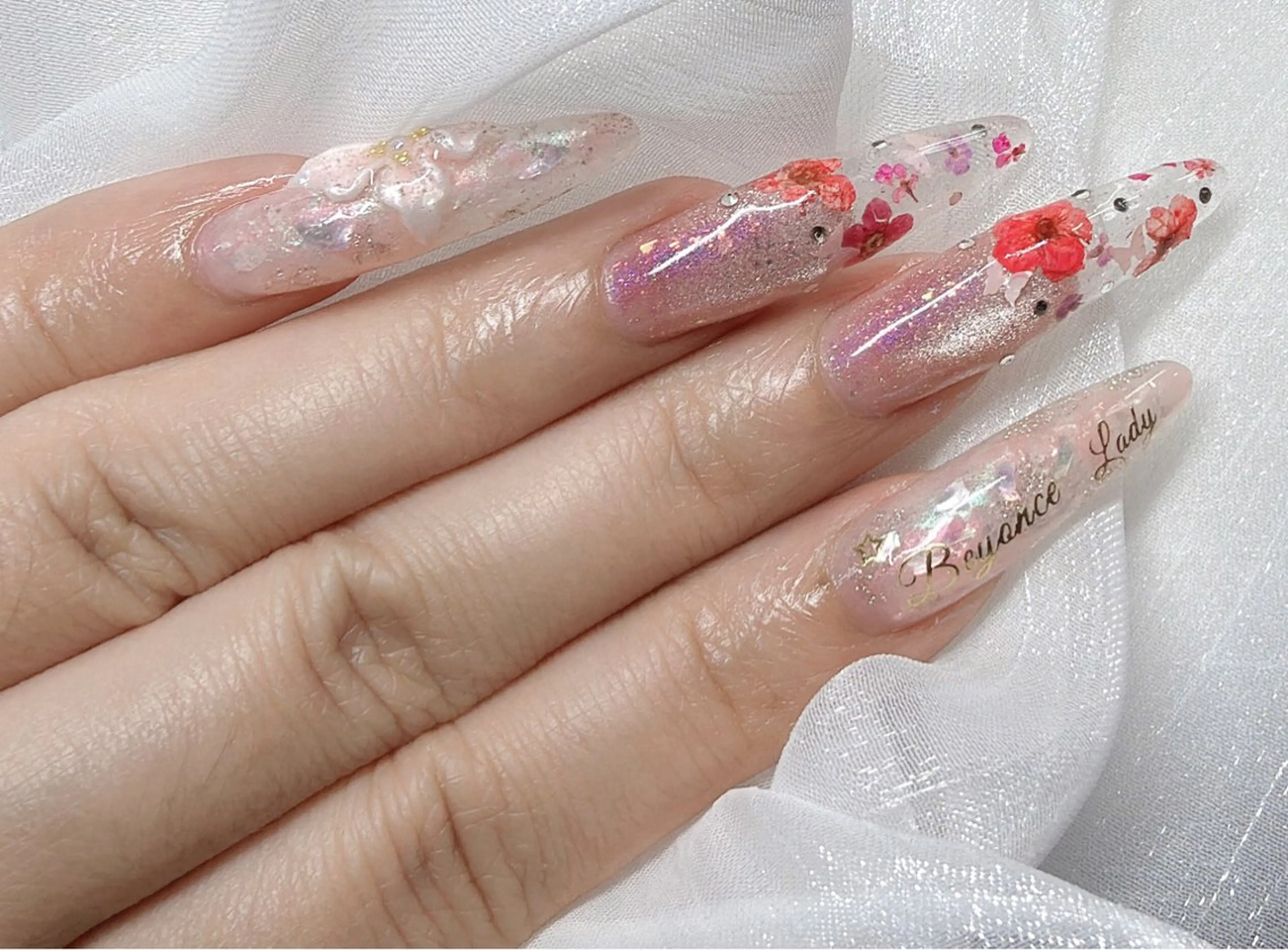 ネイル アートネイル オーロラネイル ガーリー キラキラネイル 韓国ネイル ハンドネイル Mio NailsalonUのネイルデザイン