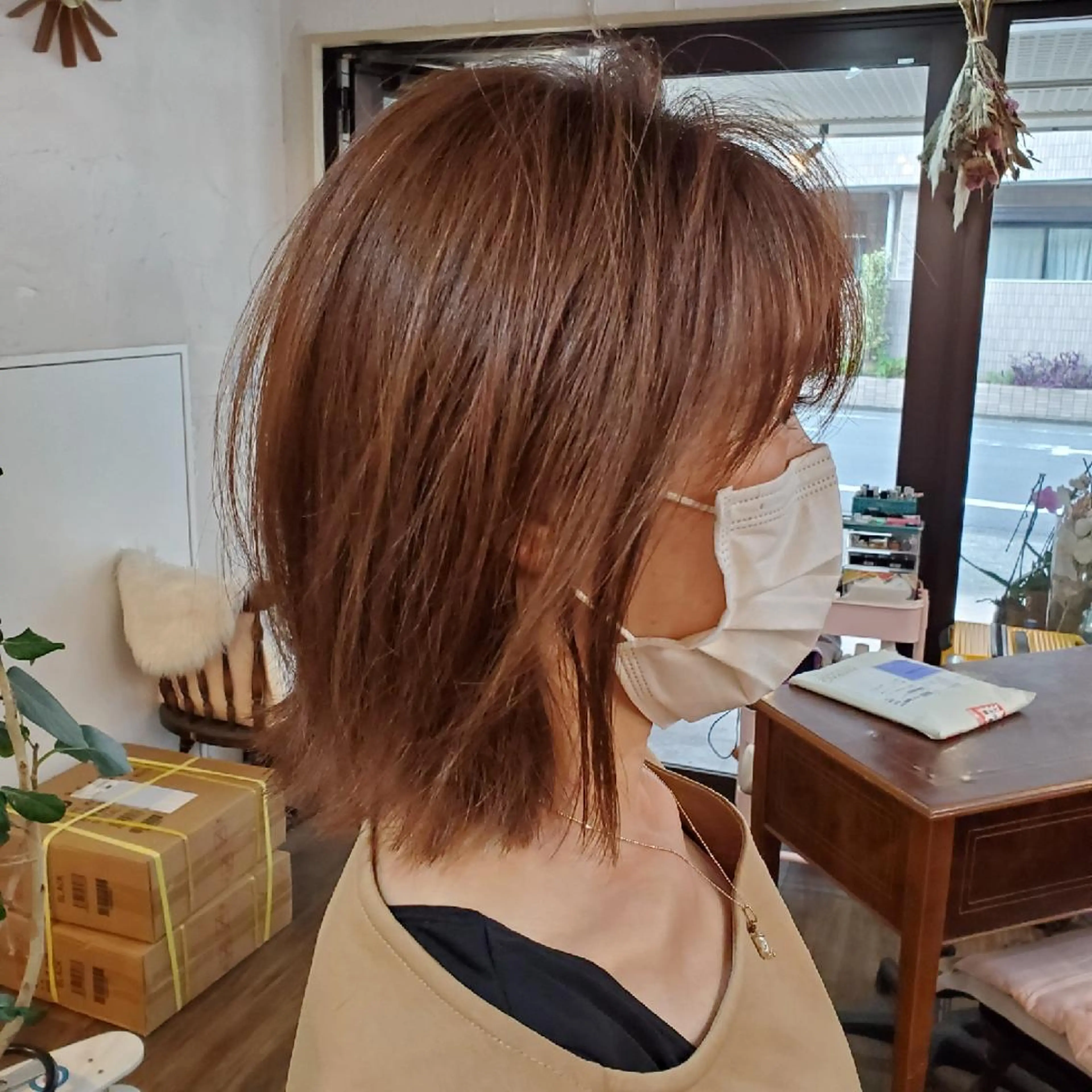 ミディアム カラー 切りっぱなしボブ ショートボブ ミディアムパーマ バレイヤージュ ベージュカラー カット ヘアカラー トリートメント 韓国ヘア レイヤー くびれヘアMATSUのヘアスタイル