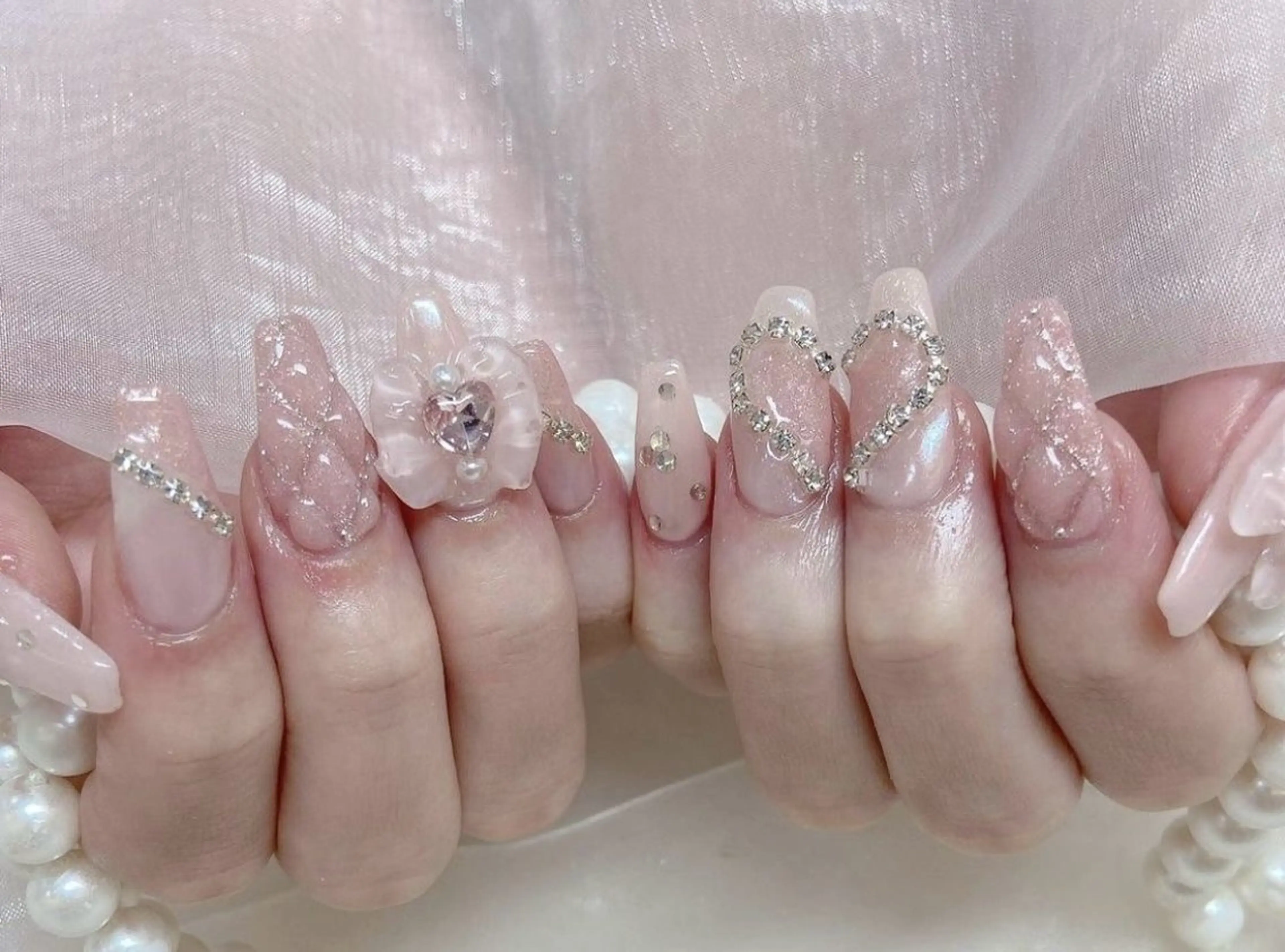 ネイル マグネットネイル ピンク ネイルチップ 冬ネイル クリスマス ハンドネイル Lee Nailsのネイルデザイン