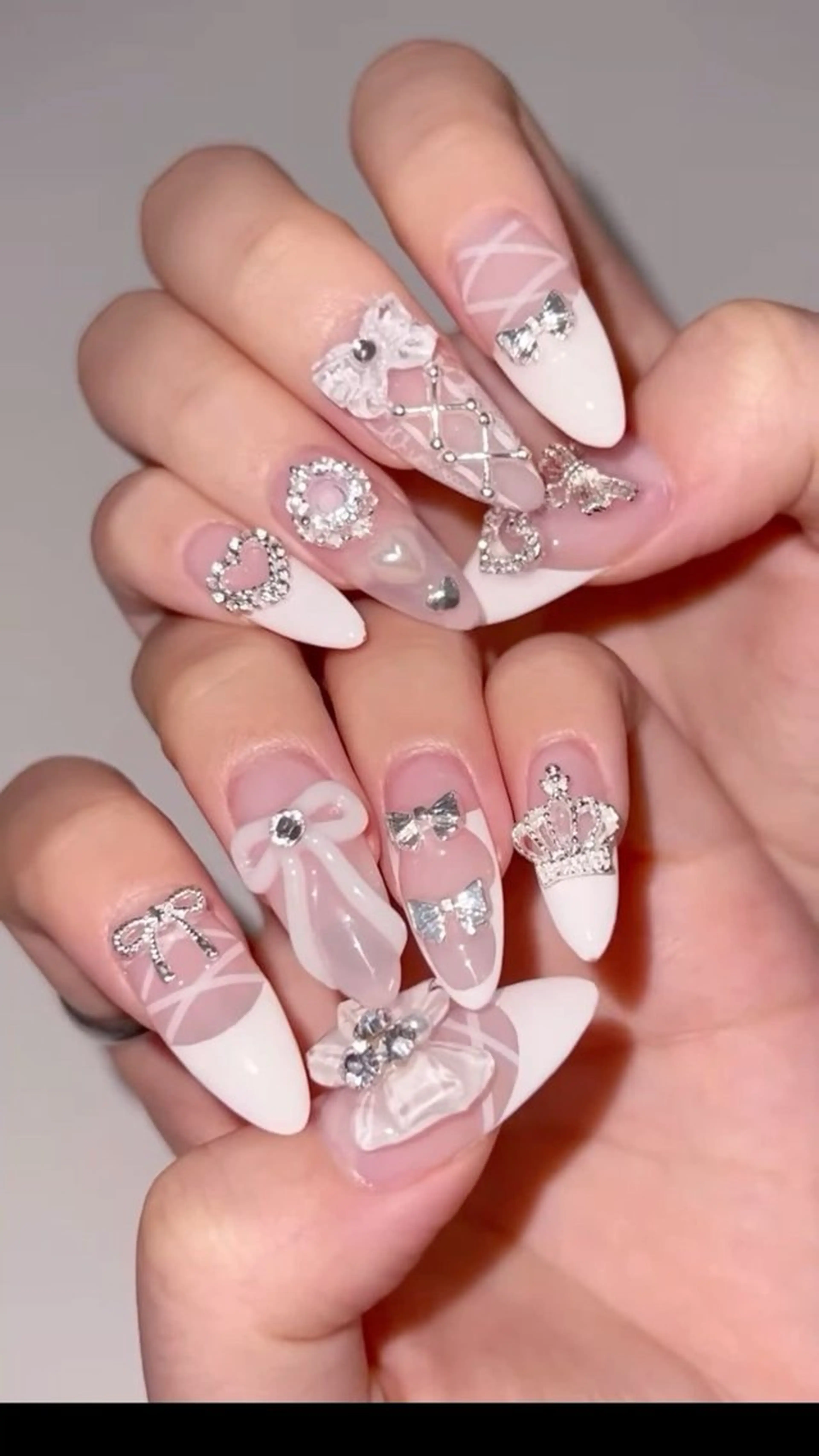 ネイル キラキラネイル 韓国ネイル ロングネイル ワンホンネイル ハンドネイル Josie nail salonのネイルデザイン