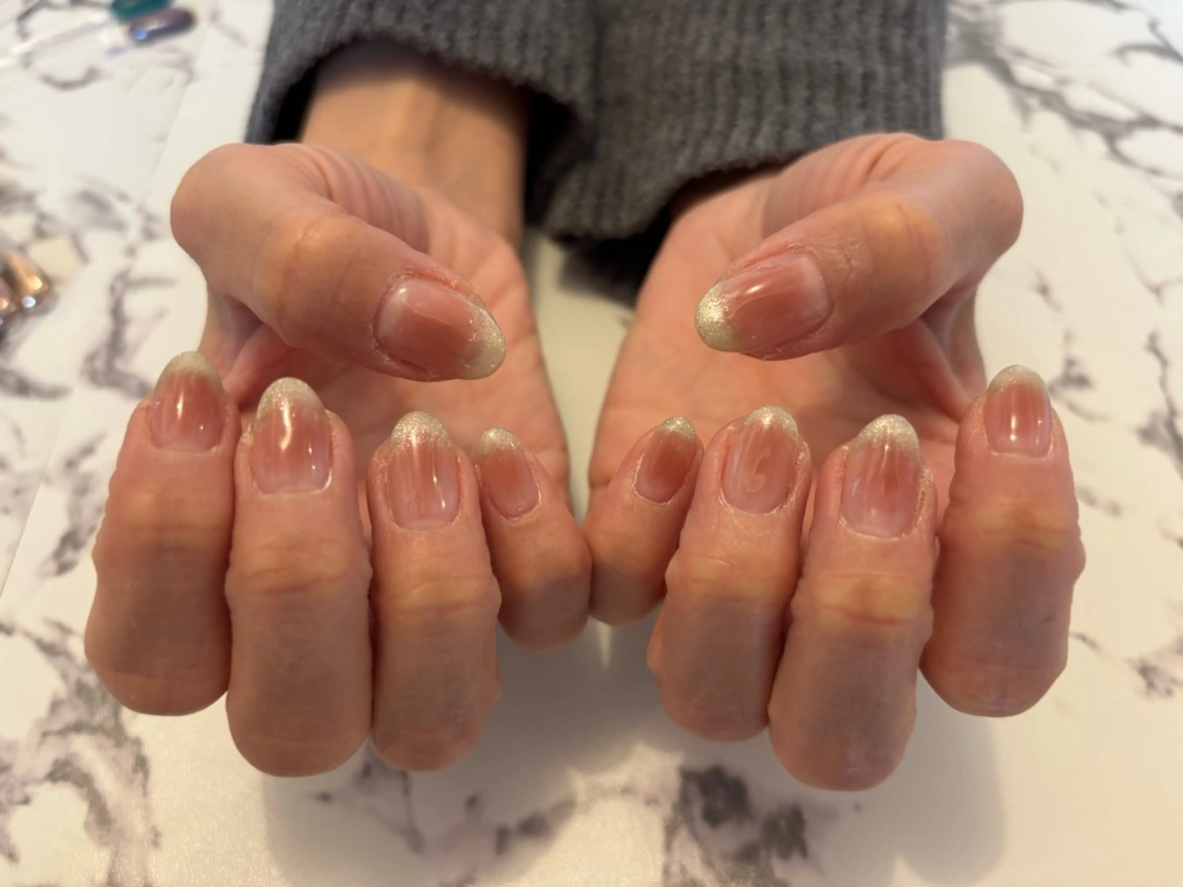 ネイル チークネイル グラデーション マグネットネイル komohana salon🌺のネイルデザイン