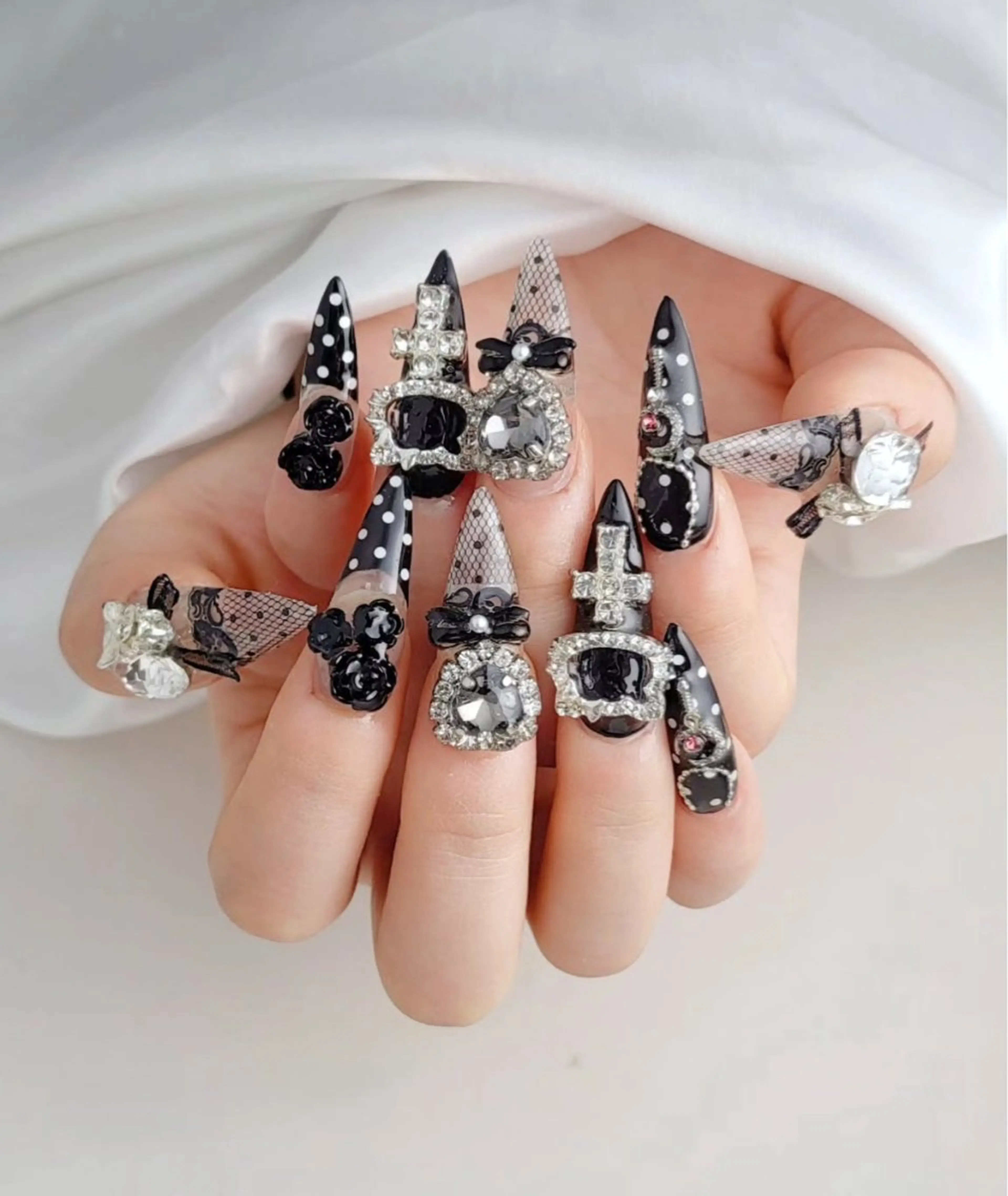 ネイル フラッシュネイル フレンチネイル グラデーション キラキラネイル 韓国ネイル ハンドネイル Lunaa 池袋のネイルデザイン