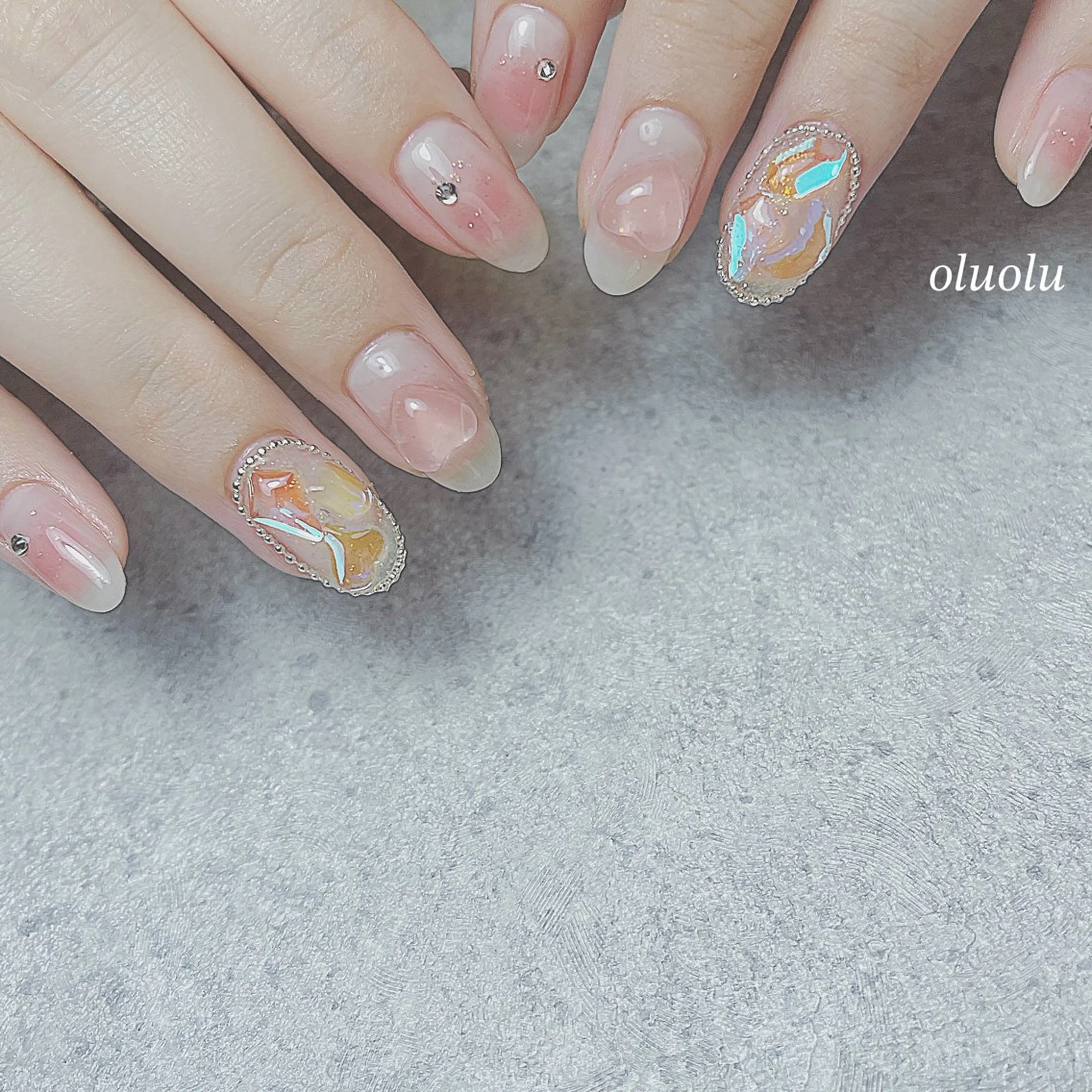 ネイル アートネイル オーロラネイル チークネイル ガーリー ハート ハンドネイル 大村 紬華のネイルデザイン