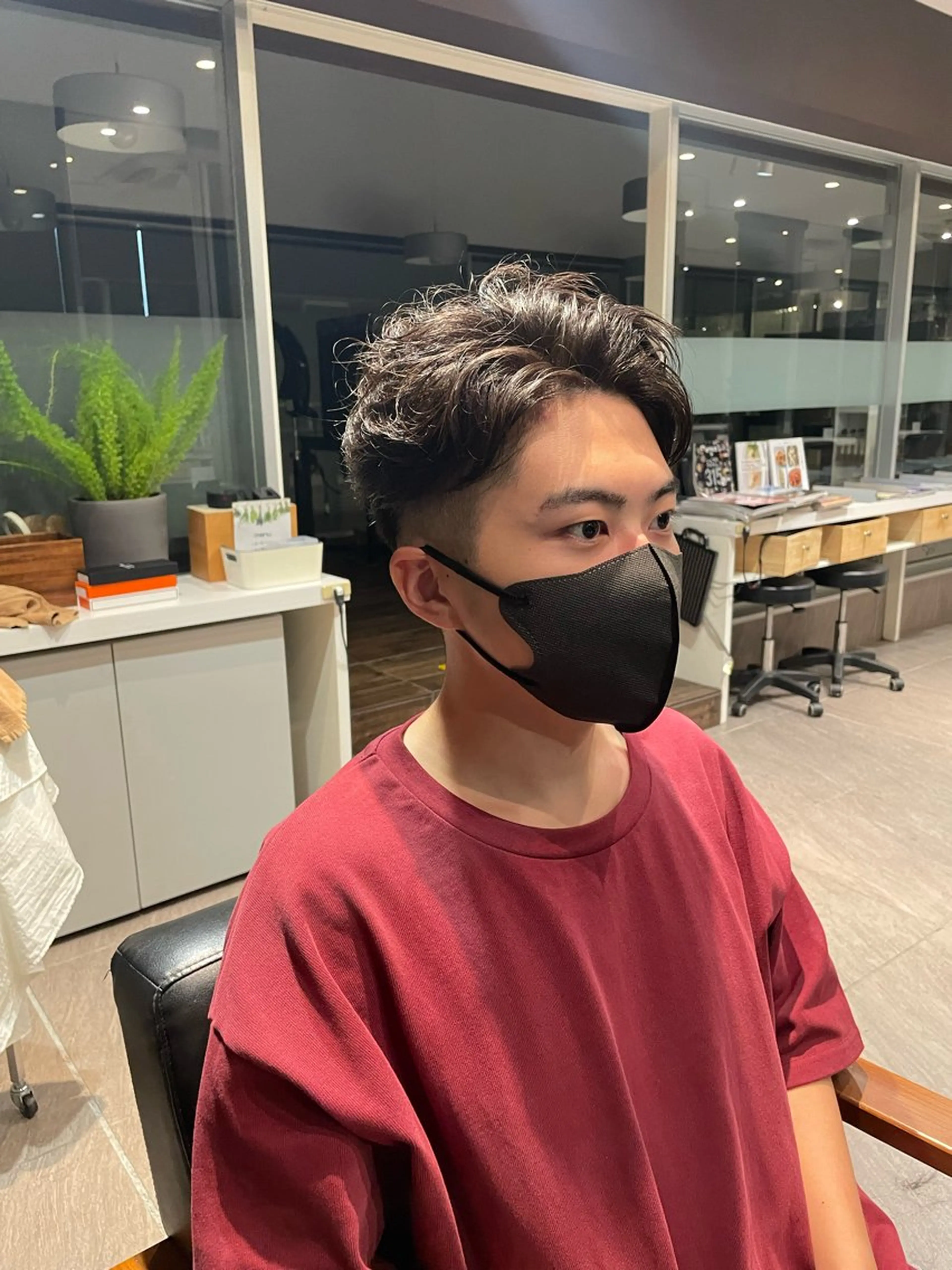 ショート メンズ アップバング くせ毛 カット ヘアセット レイヤーカット/顔 周りカット/髪質改善のヘアスタイル