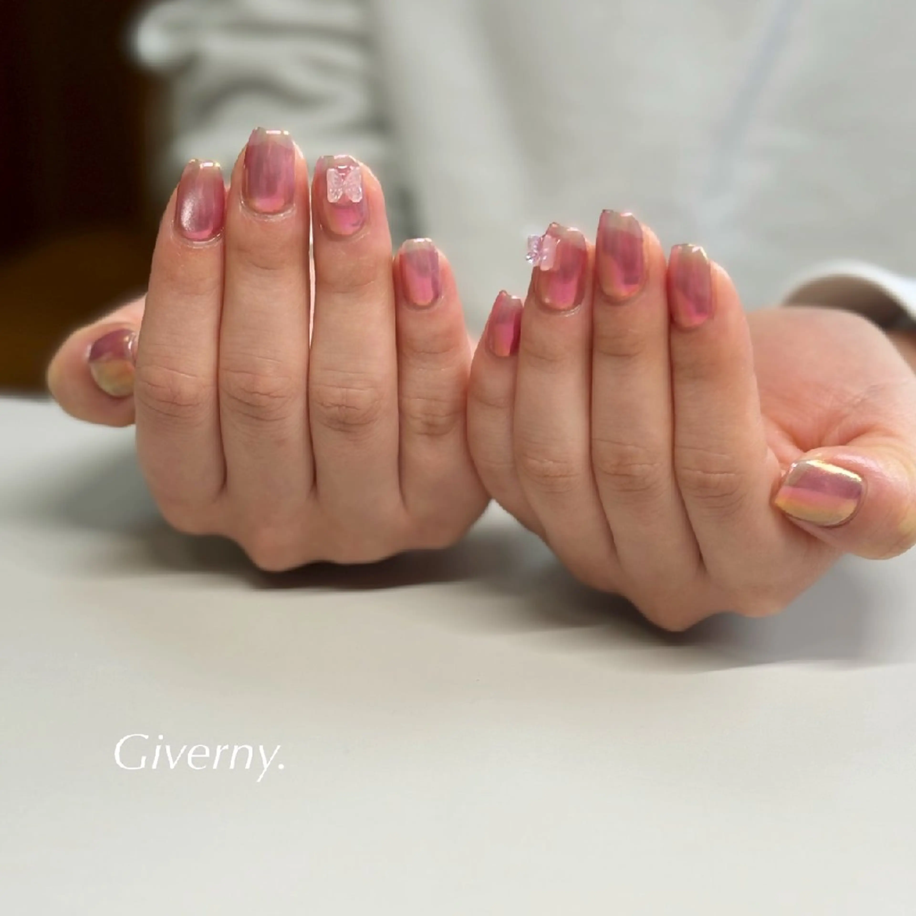 ネイル オーロラネイル 春ネイル ハンドネイル Giverny .のネイルデザイン