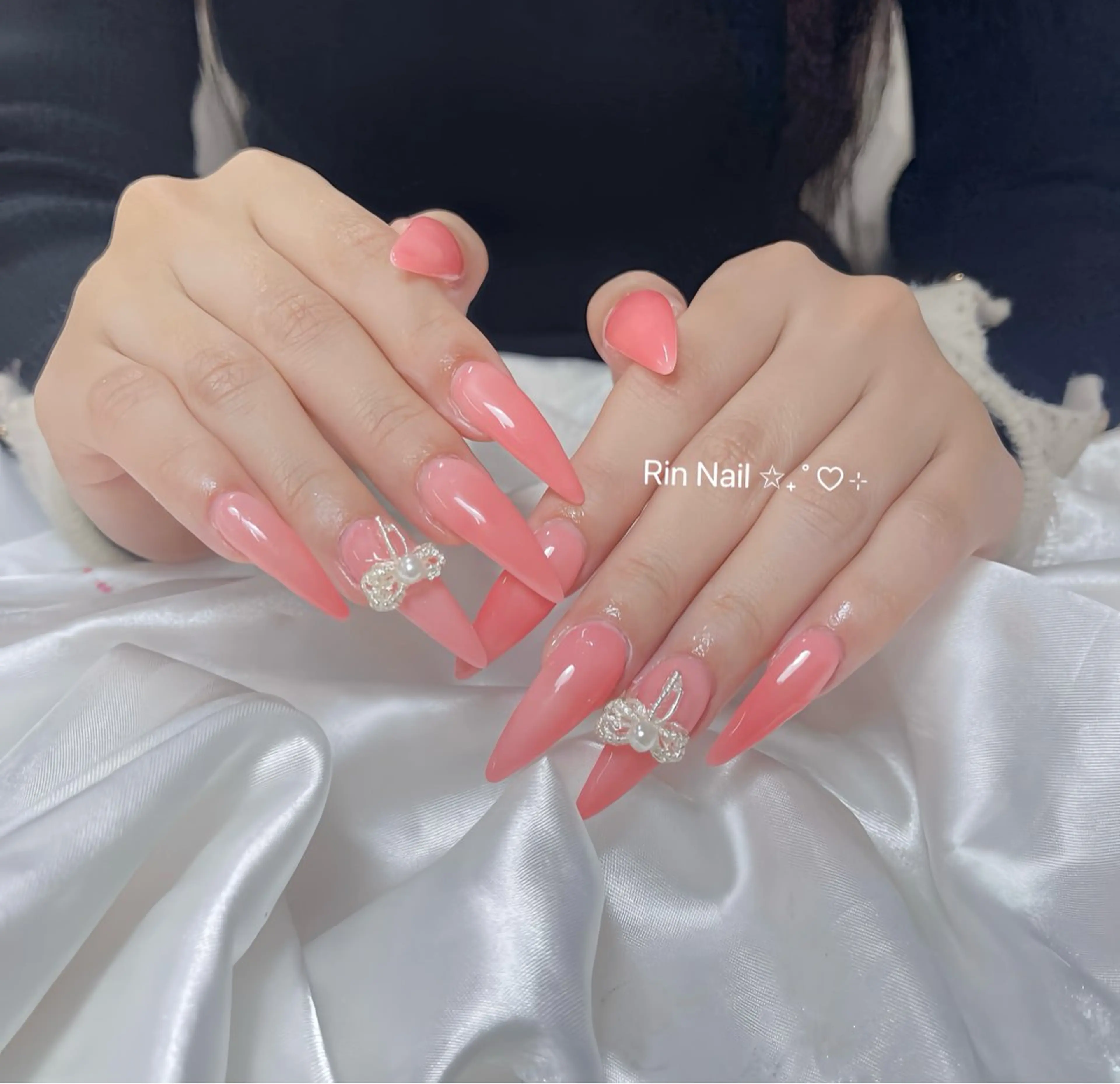 ネイル アートネイル チークネイル ジェルネイル ロングネイル マグネットネイル ハンドネイル Rin Nail 新大久保店のネイルデザイン