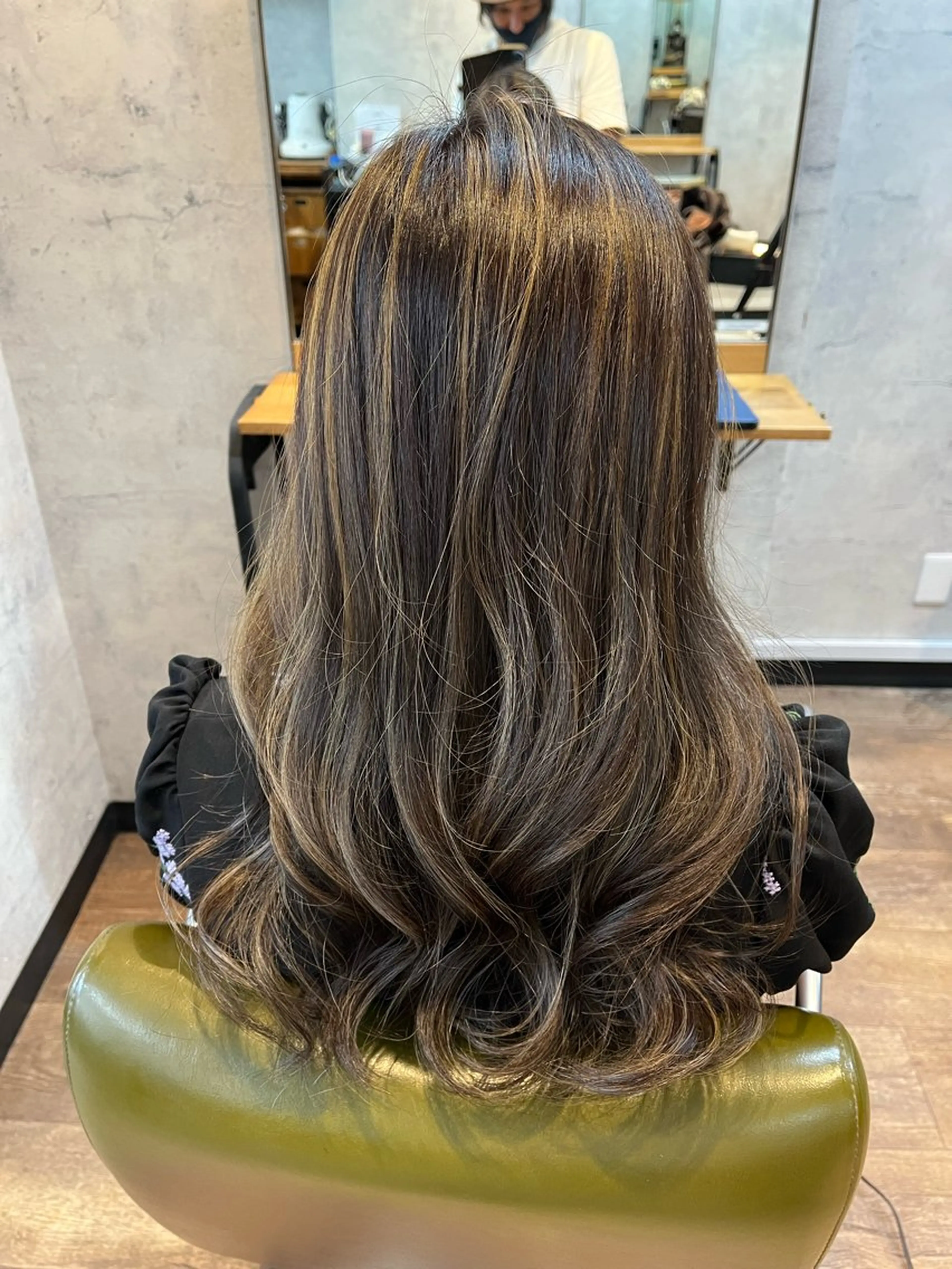 ロング カラー ヘアアレンジ ハイライトカラー シルバー 3Dハイライト ハイライト カット トリートメント 松井 敬太郎のヘアスタイル