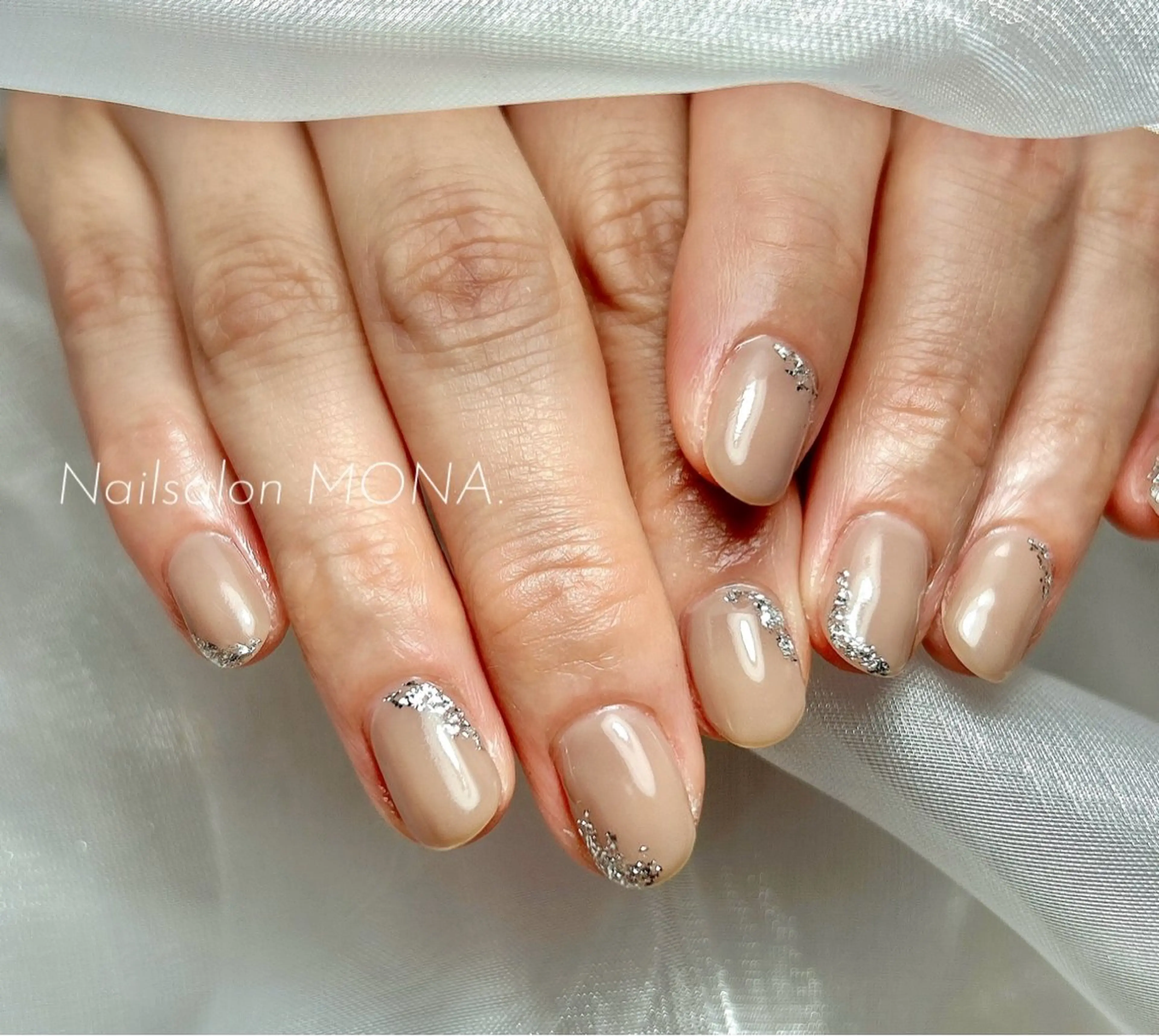 ネイル ワンカラーネイル シルバー シンプルネイル ハンドネイル Nailsalon MONA.のネイルデザイン