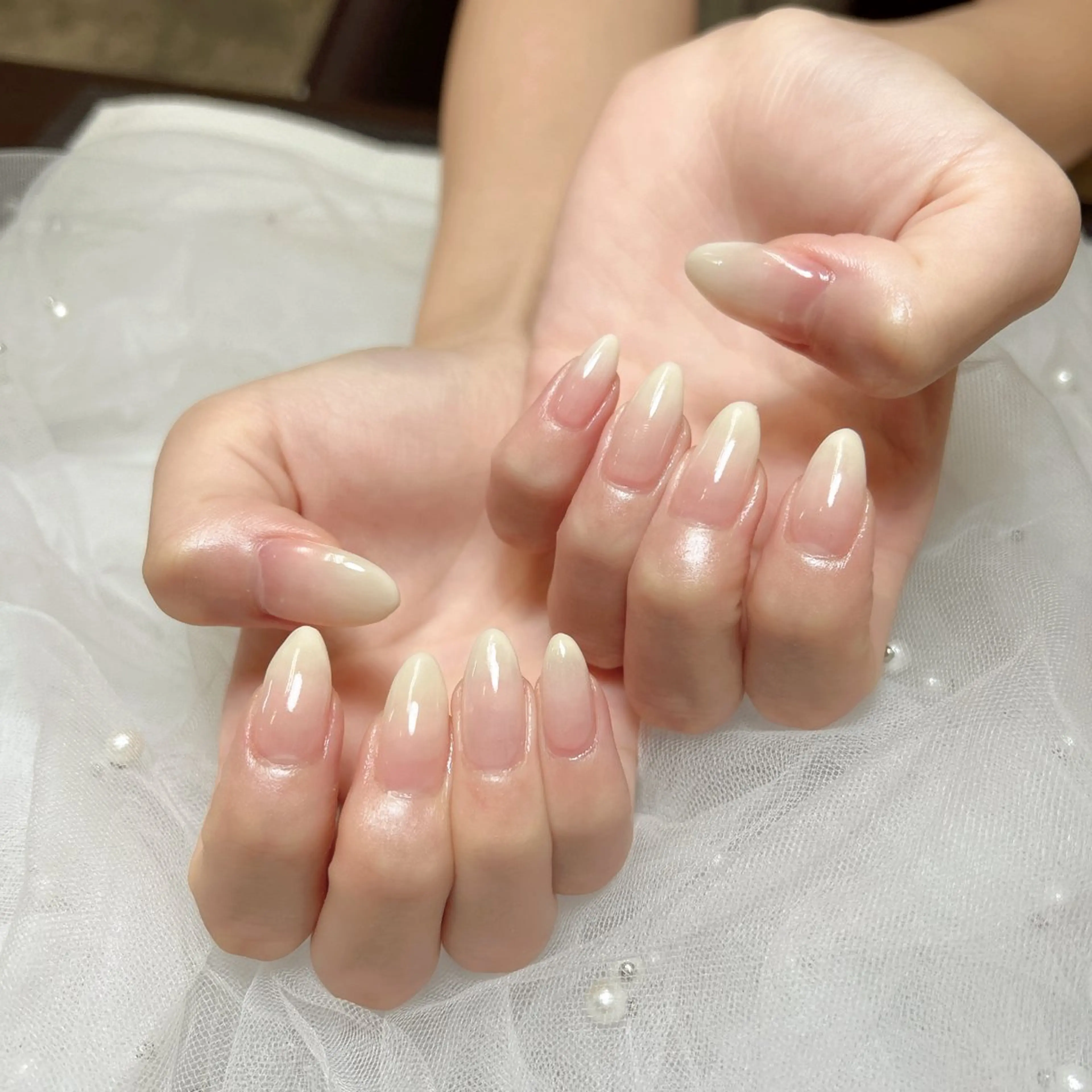 ネイル ジェルネイル グラデーション ロングネイル ホワイト EmaNail Risaのネイルデザイン