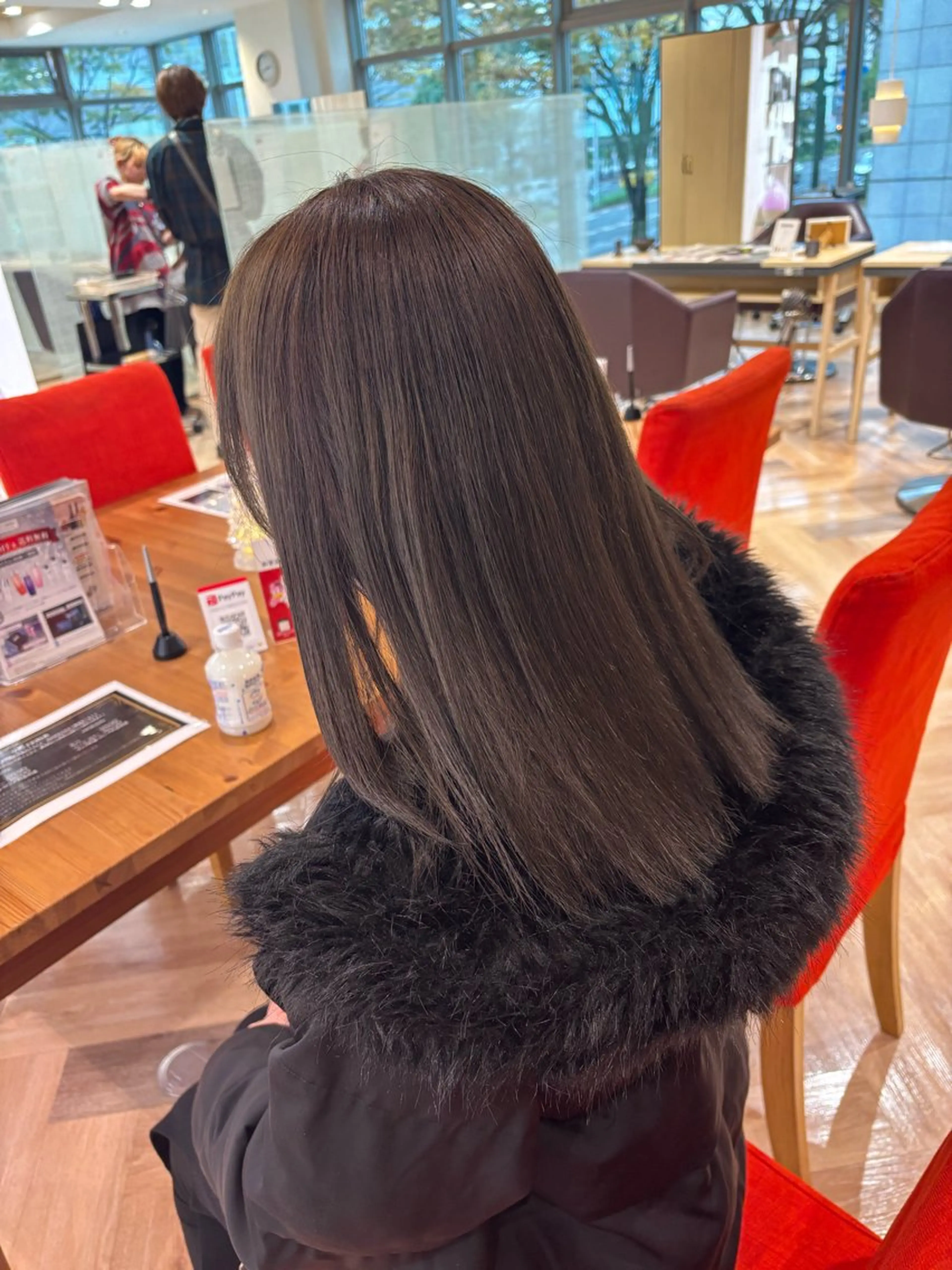 ミディアム カラー ベージュカラー オリーブベージュ カット ヘアカラー ゆい/パーマ/レイヤ ー/似合わせカラーのヘアスタイル