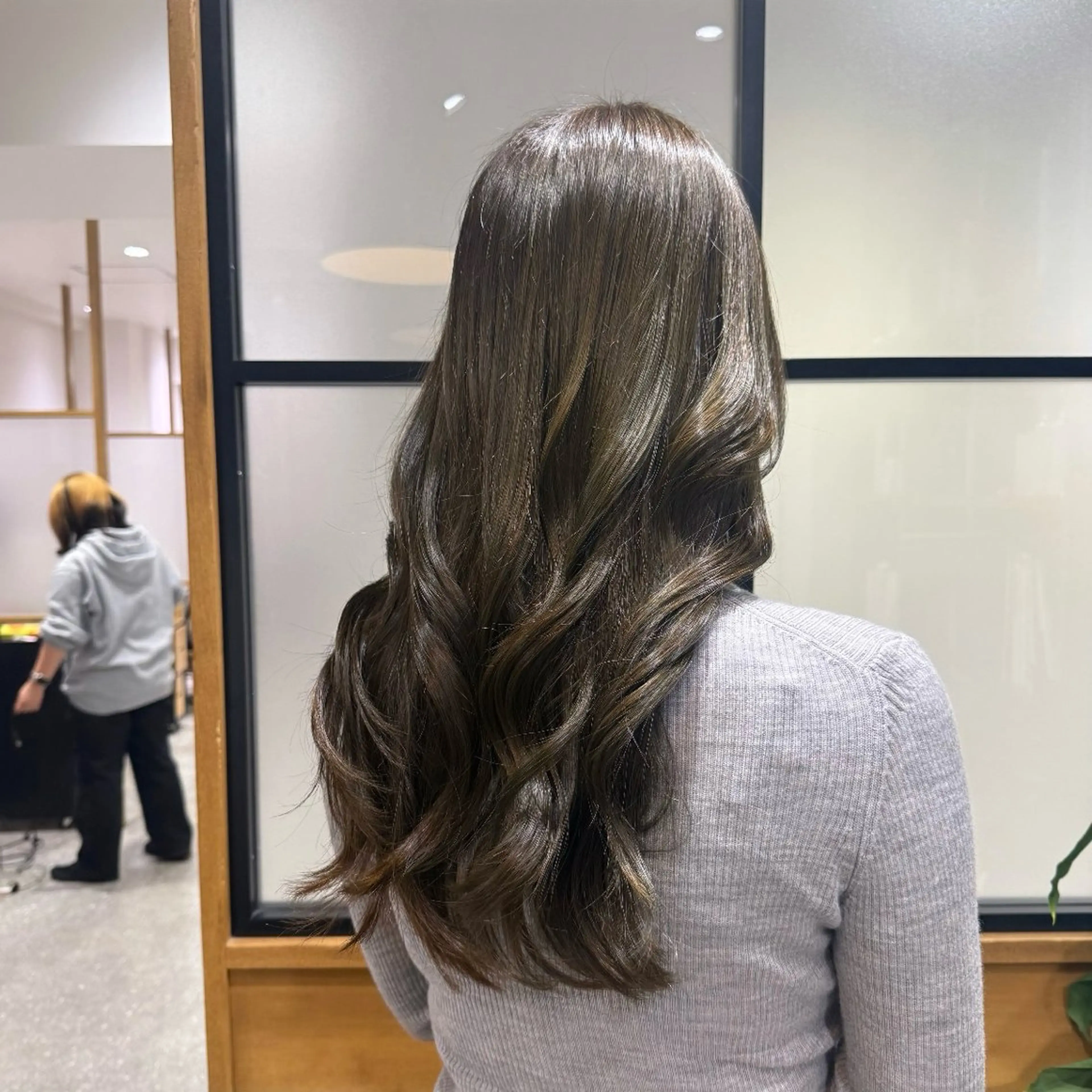 ロング カラー ヘアカラー ついざき はるかのヘアスタイル