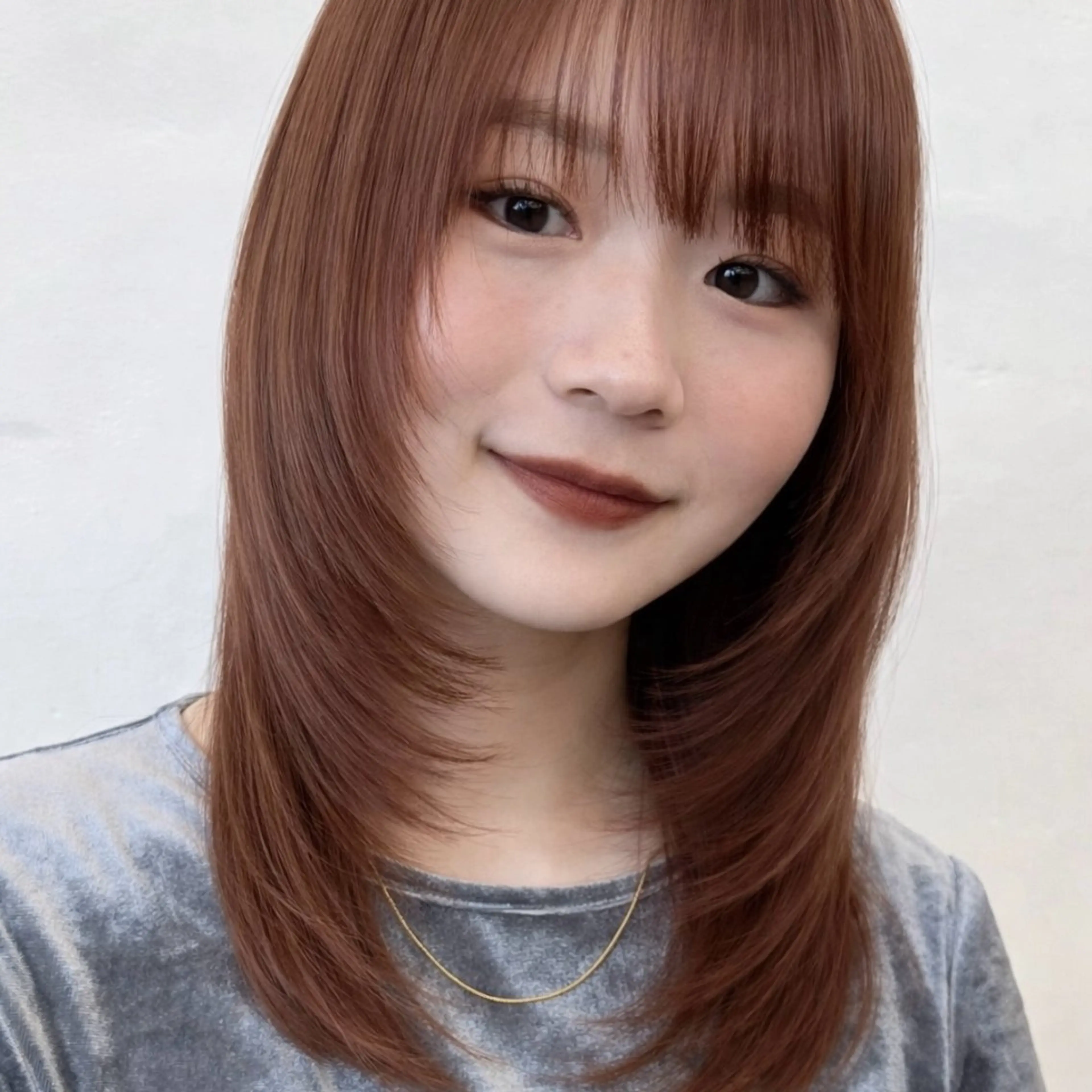 ミディアム カラー ヘアアレンジ ベージュカラー ブリーチ オレンジ ピンクカラー レッドカラー カット トリートメント ヘッドスパ ヘアセット 顔周りカット×透明感 カラー💫AINAのヘアスタイル
