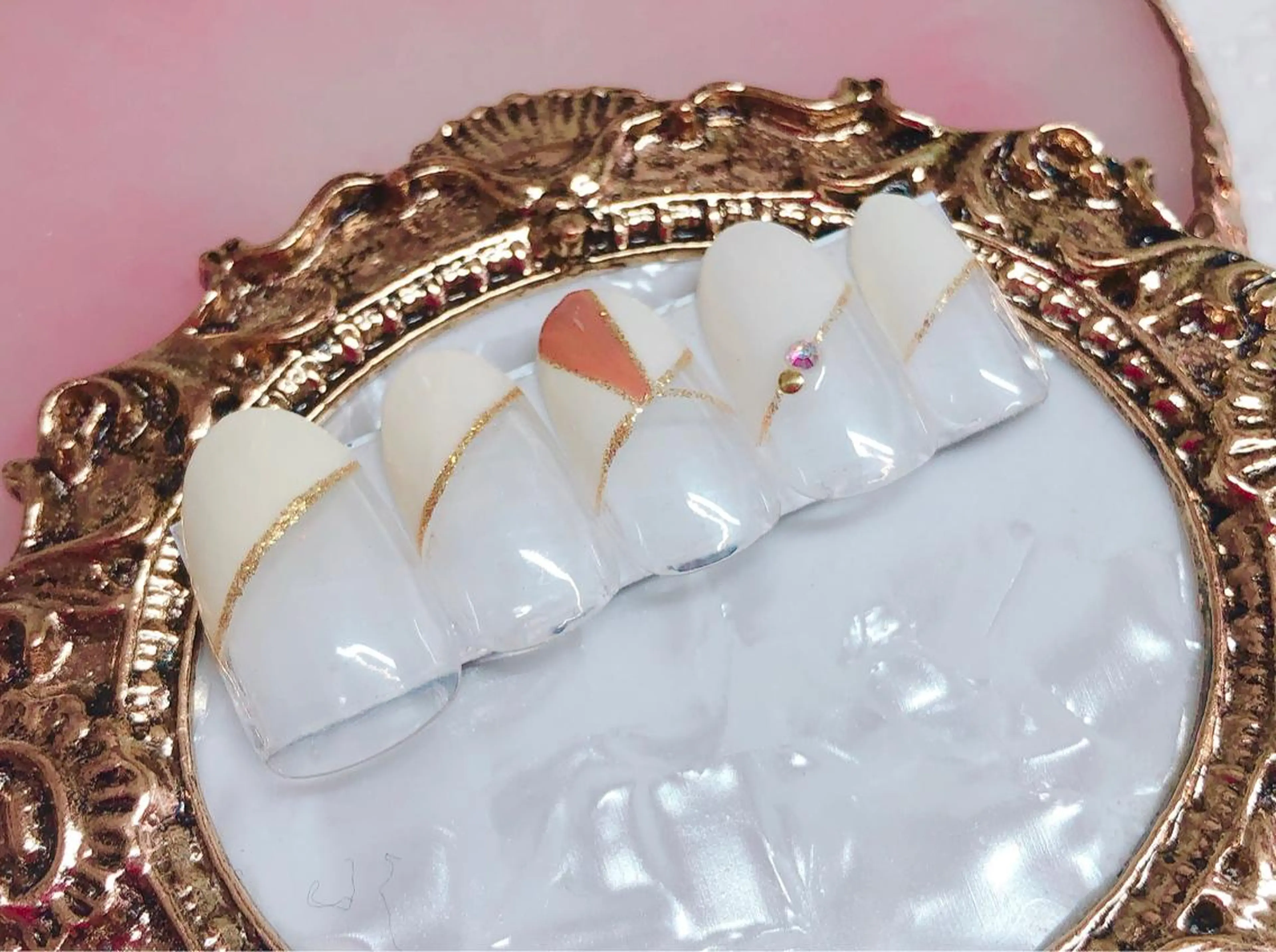 ネイル シンプルネイル CROWN プライベートサロンのネイルデザイン