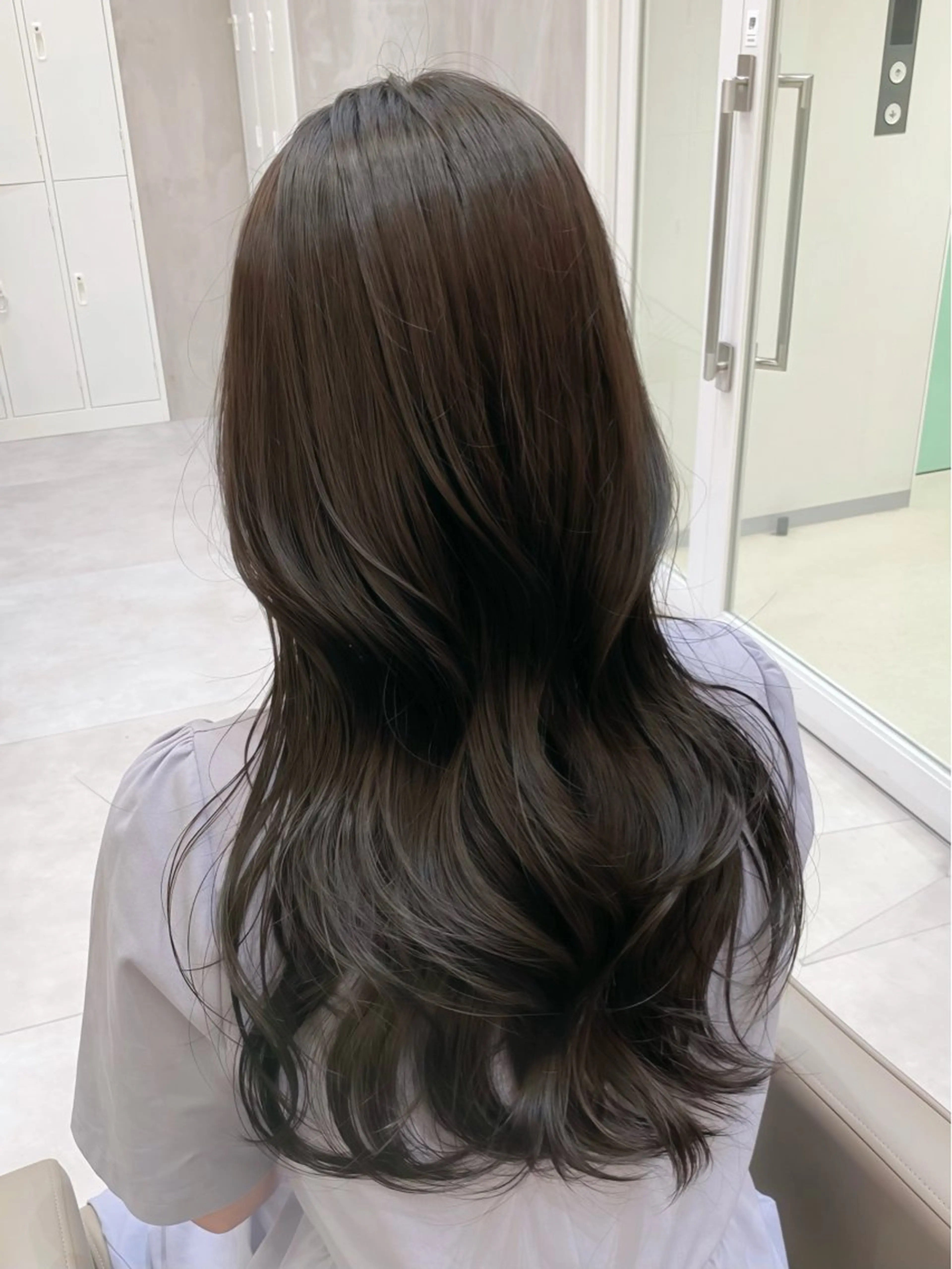 セミロング カラー ヘアアレンジ ベージュカラー ブリーチ ブラウンカラー 透明感カラー ダブルカラー カット ヘアカラー トリートメント ヘアセット 赤み消し🫧韓国ヘア 🫧藤岡誠也のヘアスタイル