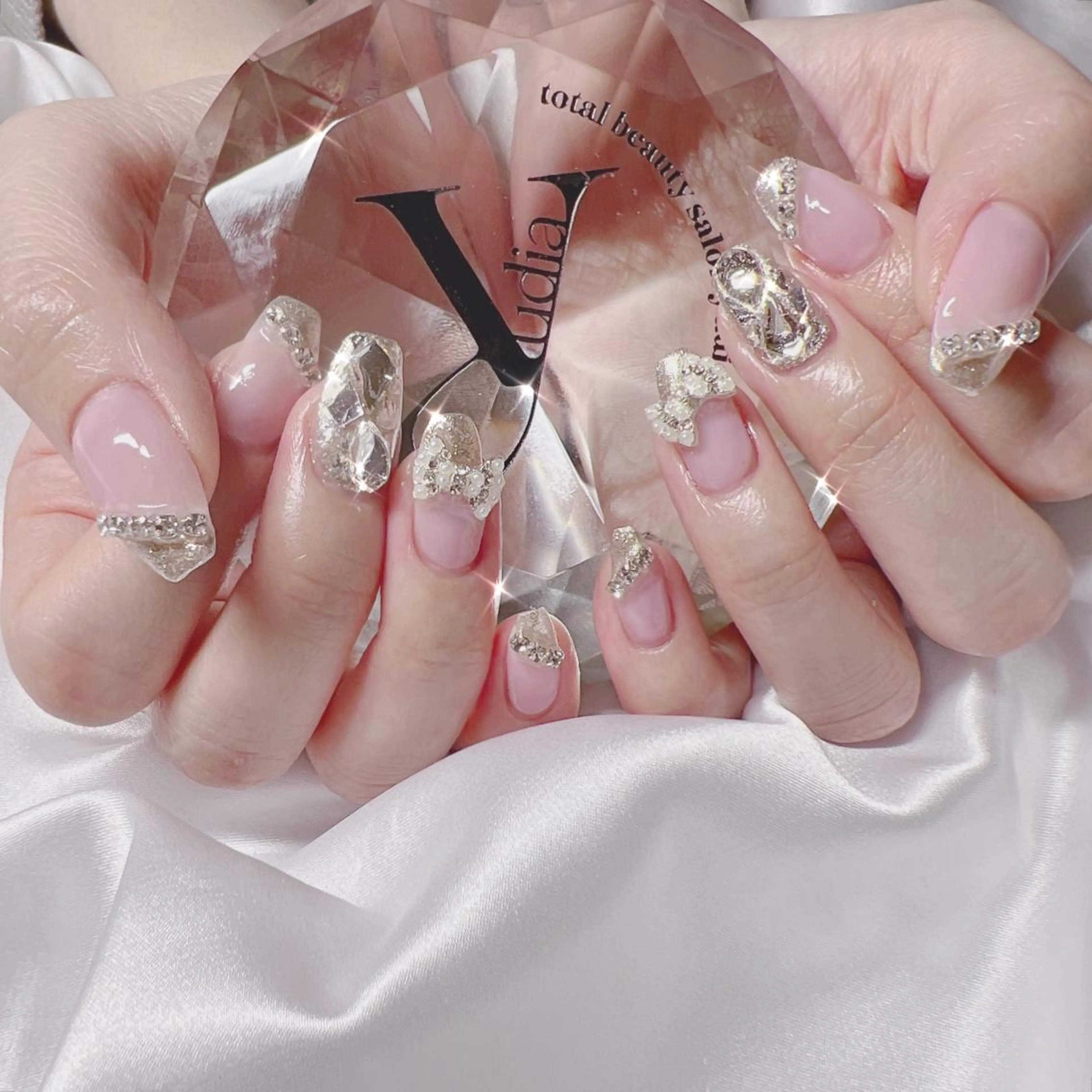 ネイル オーロラネイル フットネイル フレンチネイル ジェルネイル 韓国ネイル 【ENサロン】 Rei🎀Nailのネイルデザイン