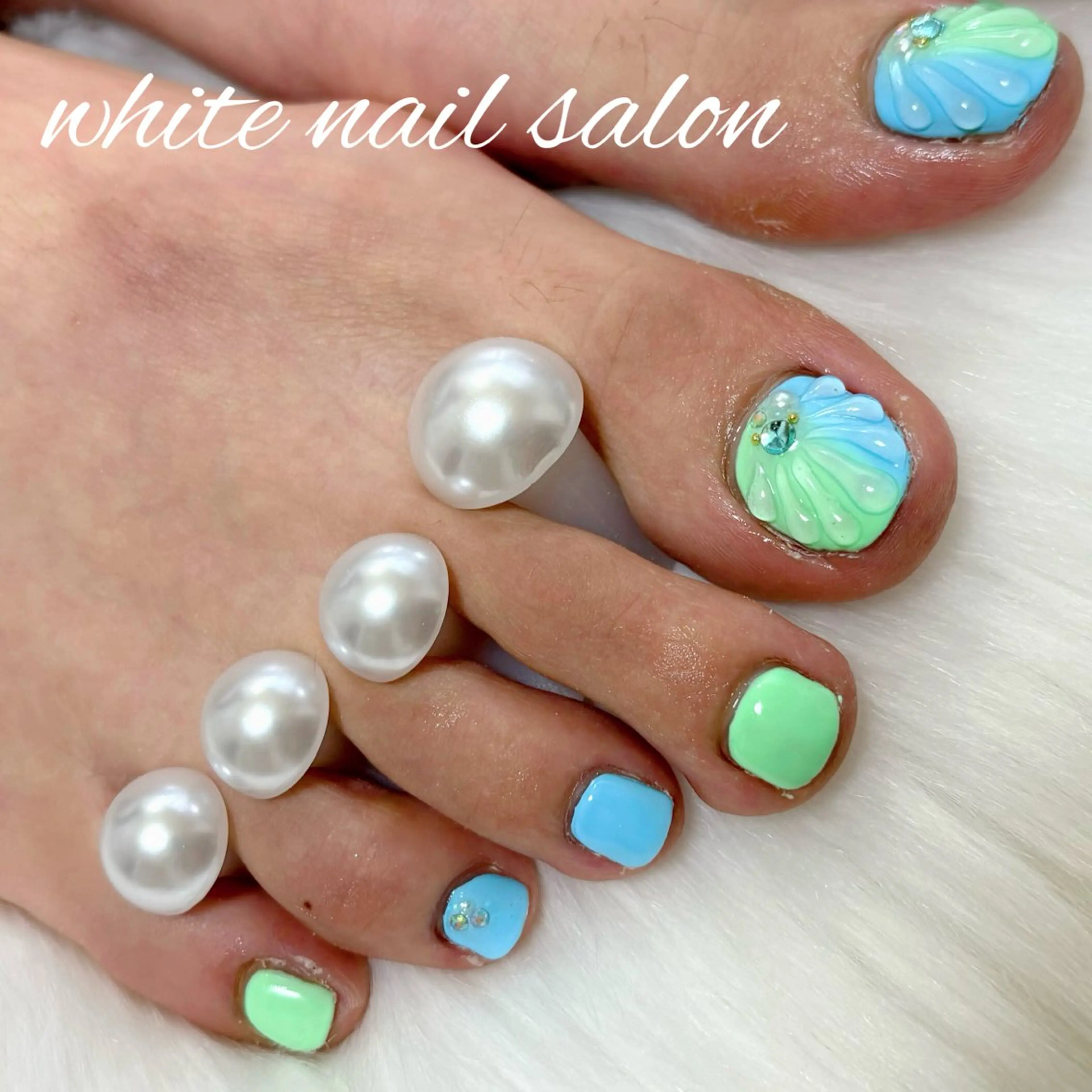 ネイル ホワイト フットネイル white nail salonのネイルデザイン