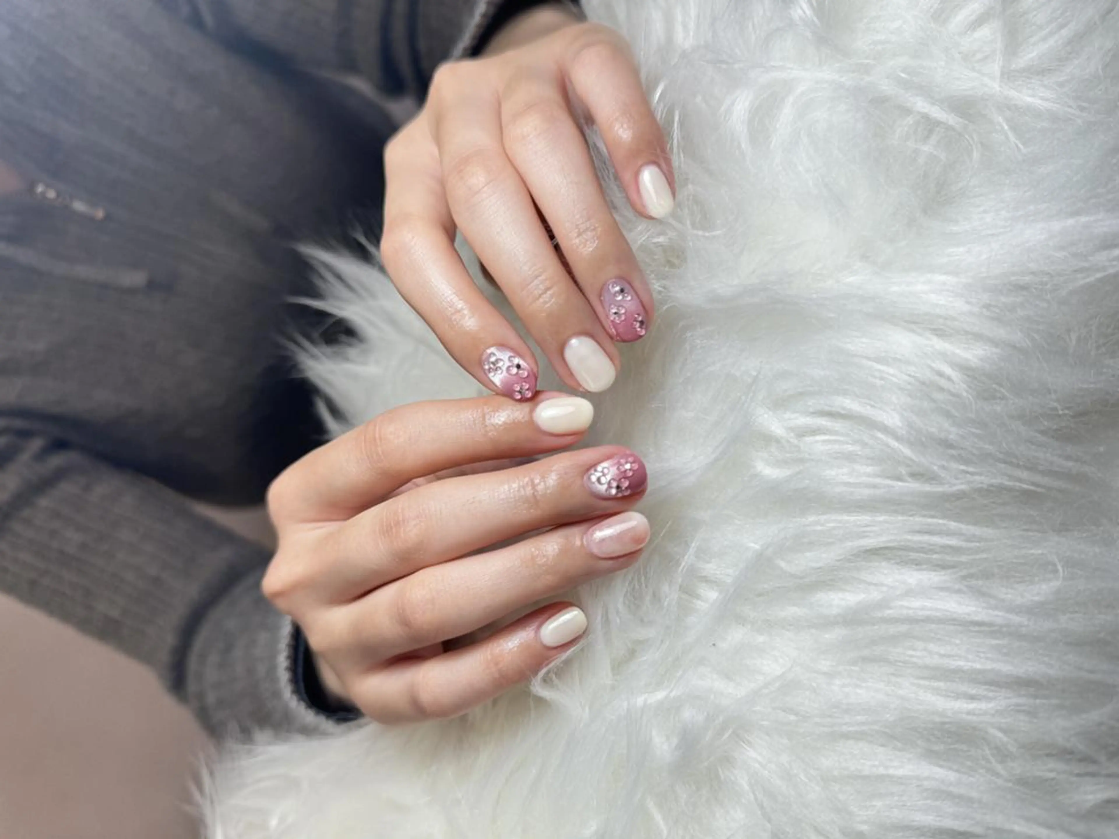 ネイル フットネイル ジェルネイル マグネットネイル 持ち込み ニュアンスネイル ミリ ネイルサロンのネイルデザイン