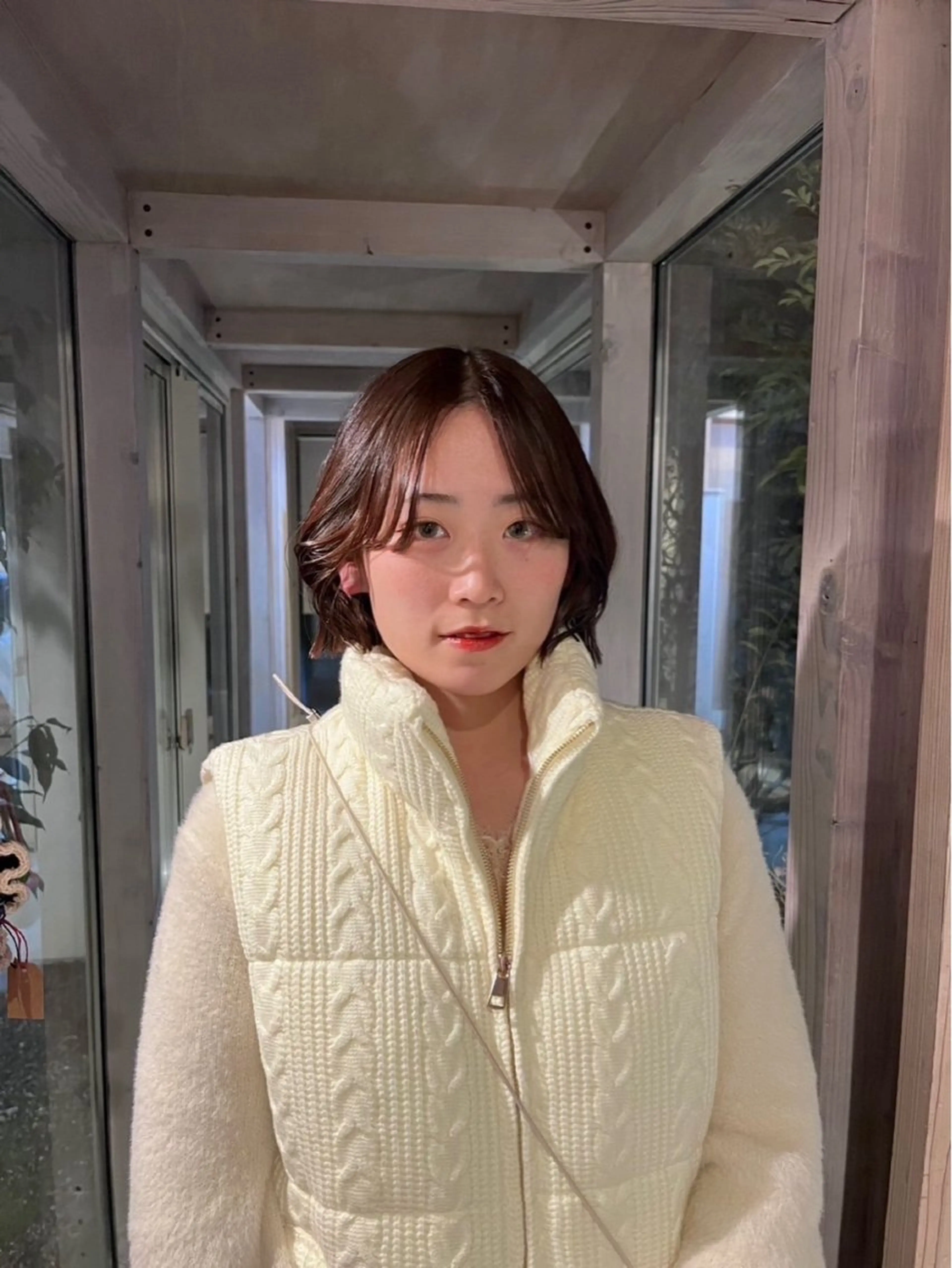 ショート ボブ 実生miu 個性派ハイトーンのヘアスタイル