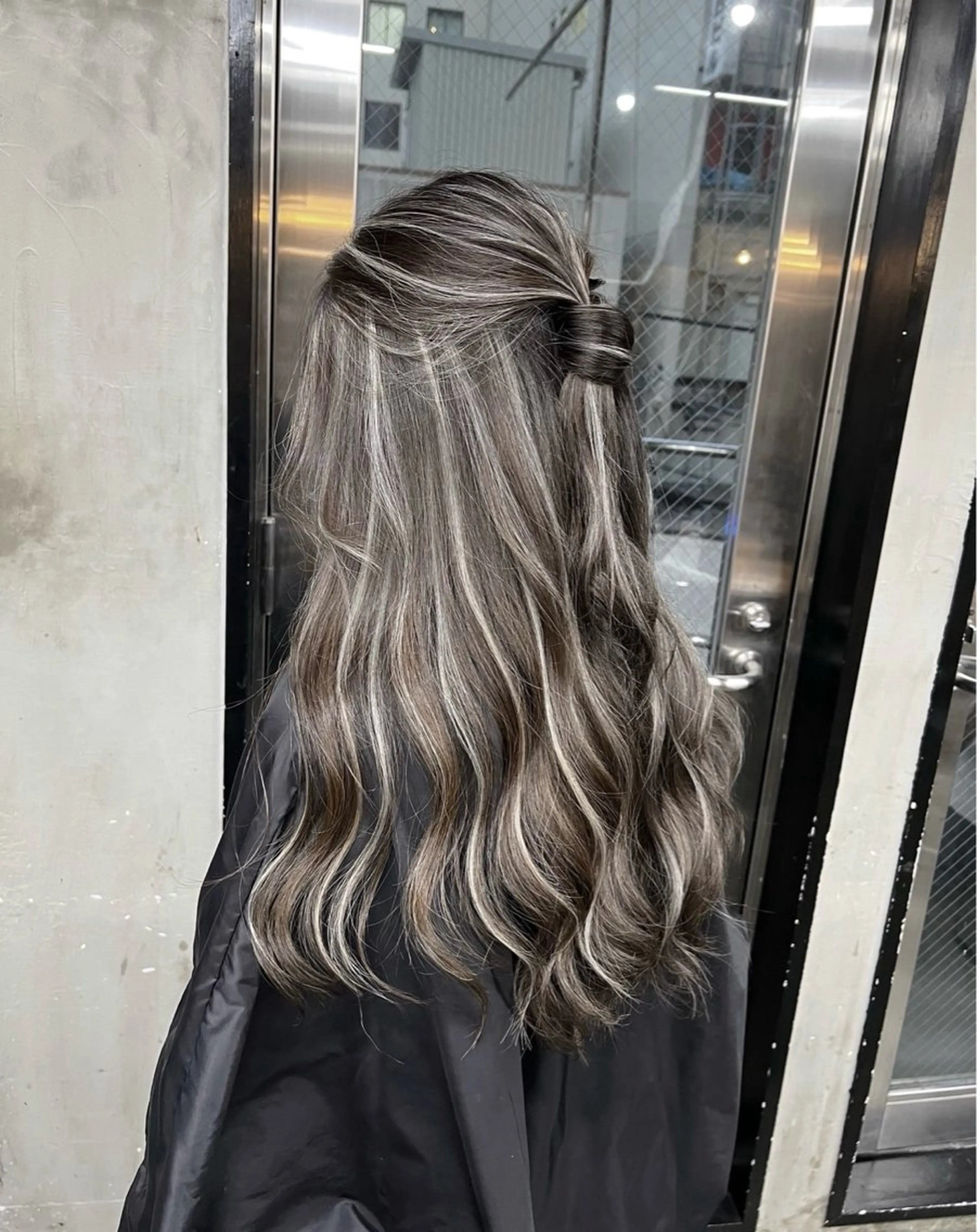 ロング カラー ヘアアレンジ グレージュ ハイライトカラー ハイライト ヘアカラー トリートメント 指名数No.1 /NAOYAのヘアスタイル