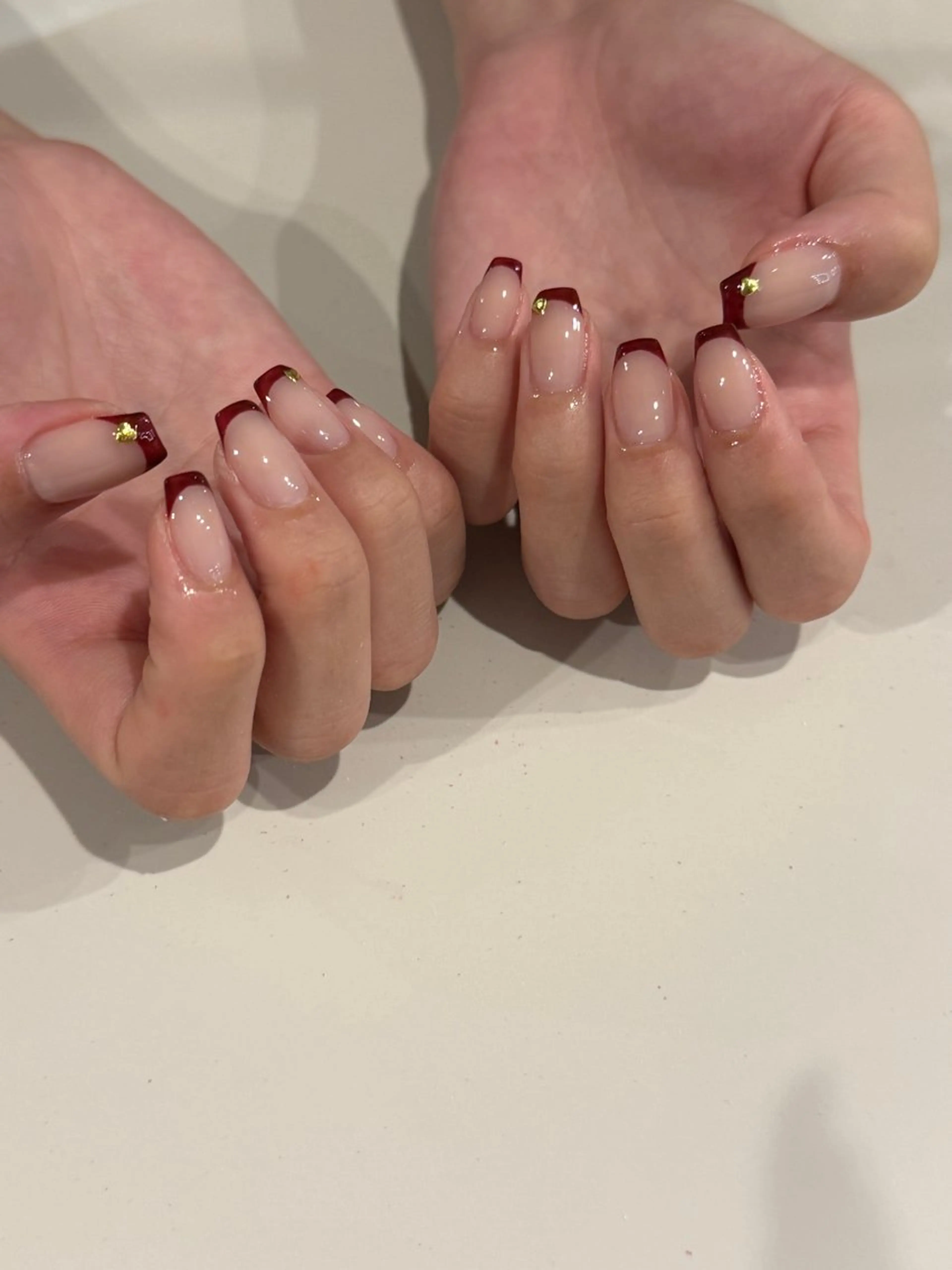 ネイル ボルドー フレンチネイル ハート 持ち込み ハンドネイル ikoi🫧 Kotomiのネイルデザイン