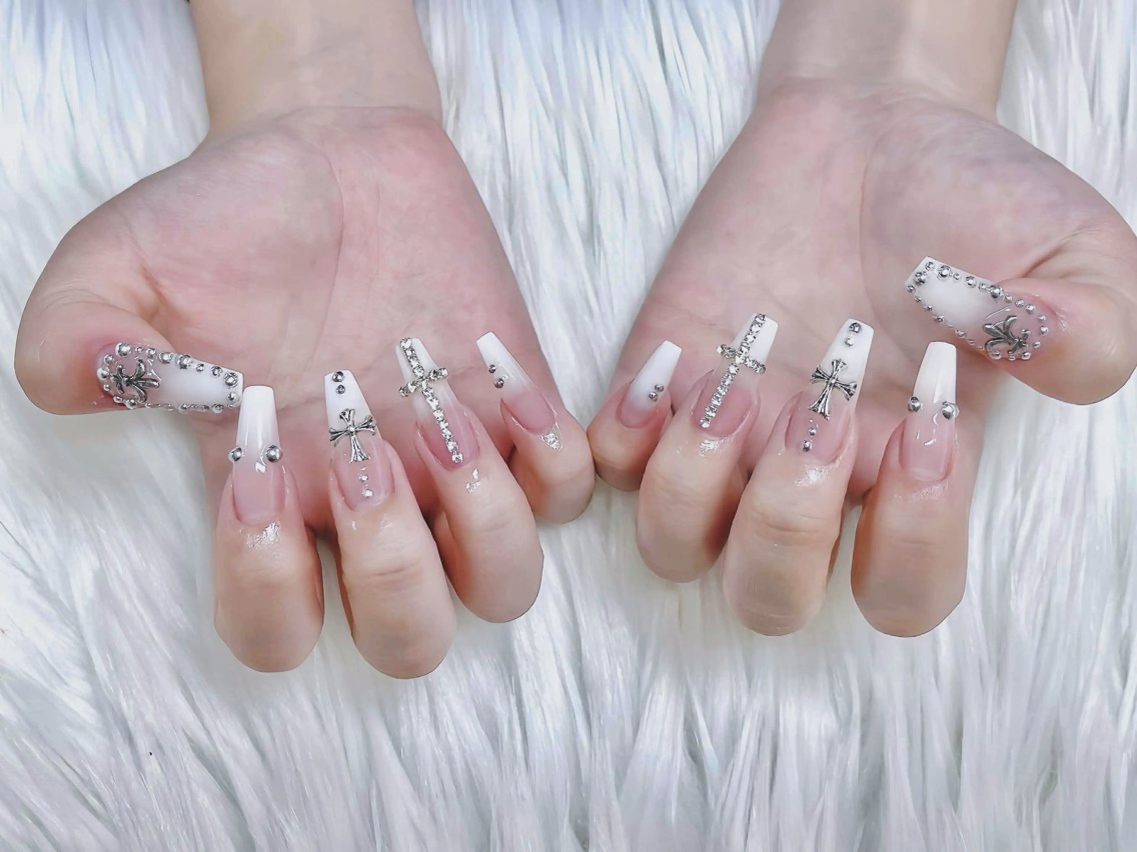 ネイル フットネイル ジェルネイル 韓国ネイル マグネットネイル 持ち込み Akiko ネイルサロン所属・AKIKO ネイルサロンのネイルデザイン