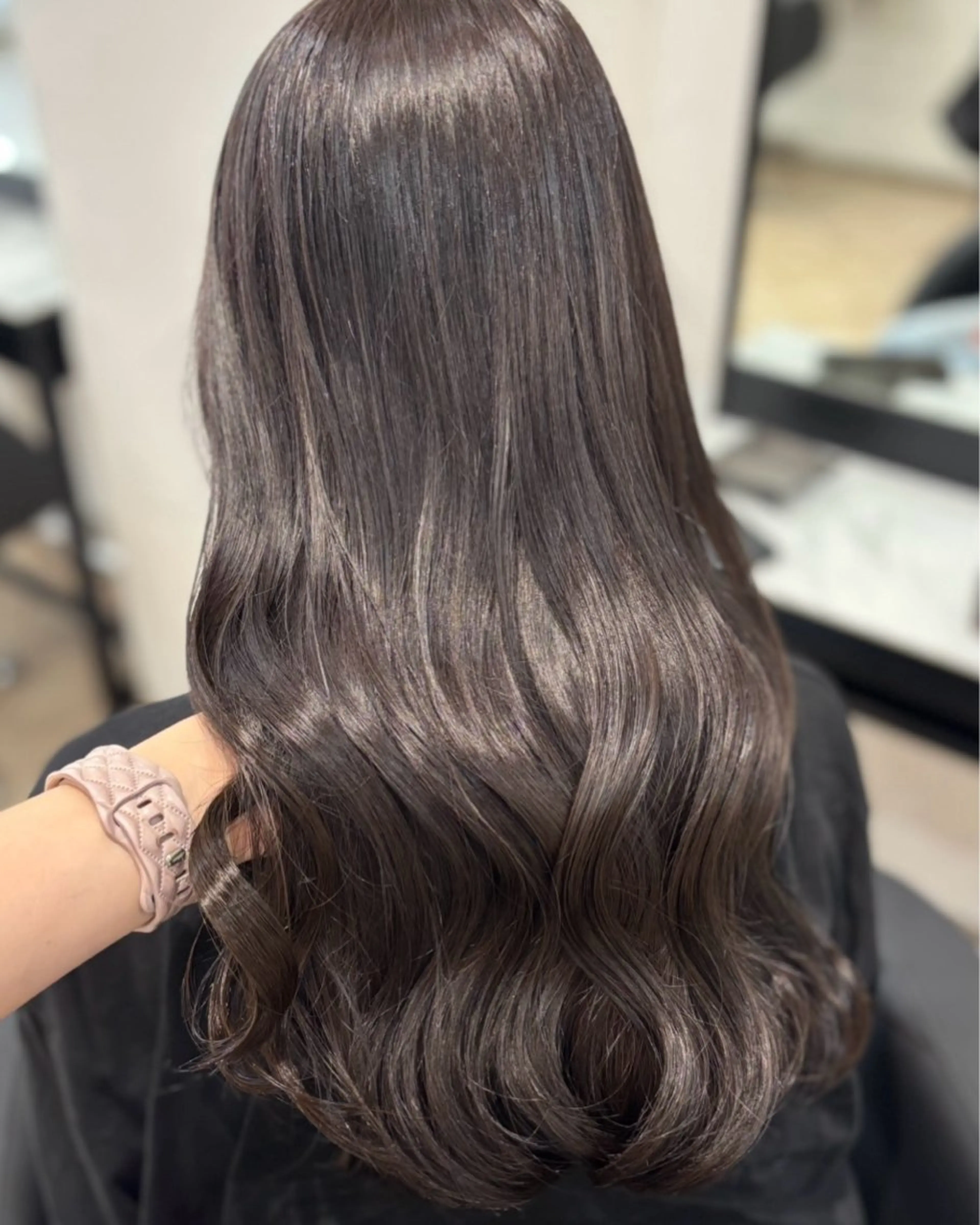 ロング カラー ブリーチ グレージュ ブリーチなしカラー カット ヘアカラー トリートメント 𝒎𝒐𝒆🩰 名駅/ヘアメ/暖色♡のヘアスタイル