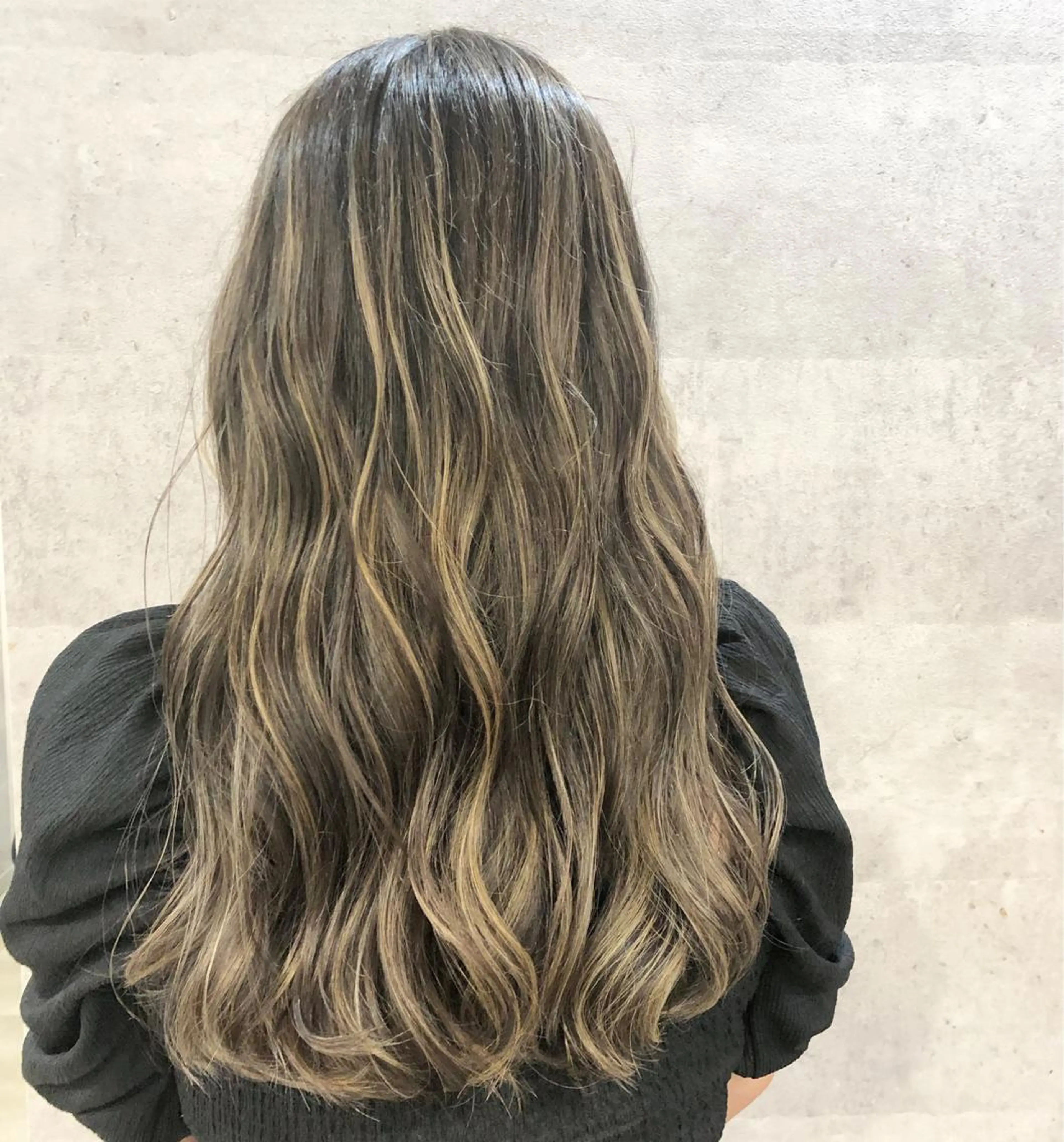 ロング カラー ベージュカラー ハイライトカラー ハイライト 髪質改善で 憧れの潤艶美髪にのヘアスタイル