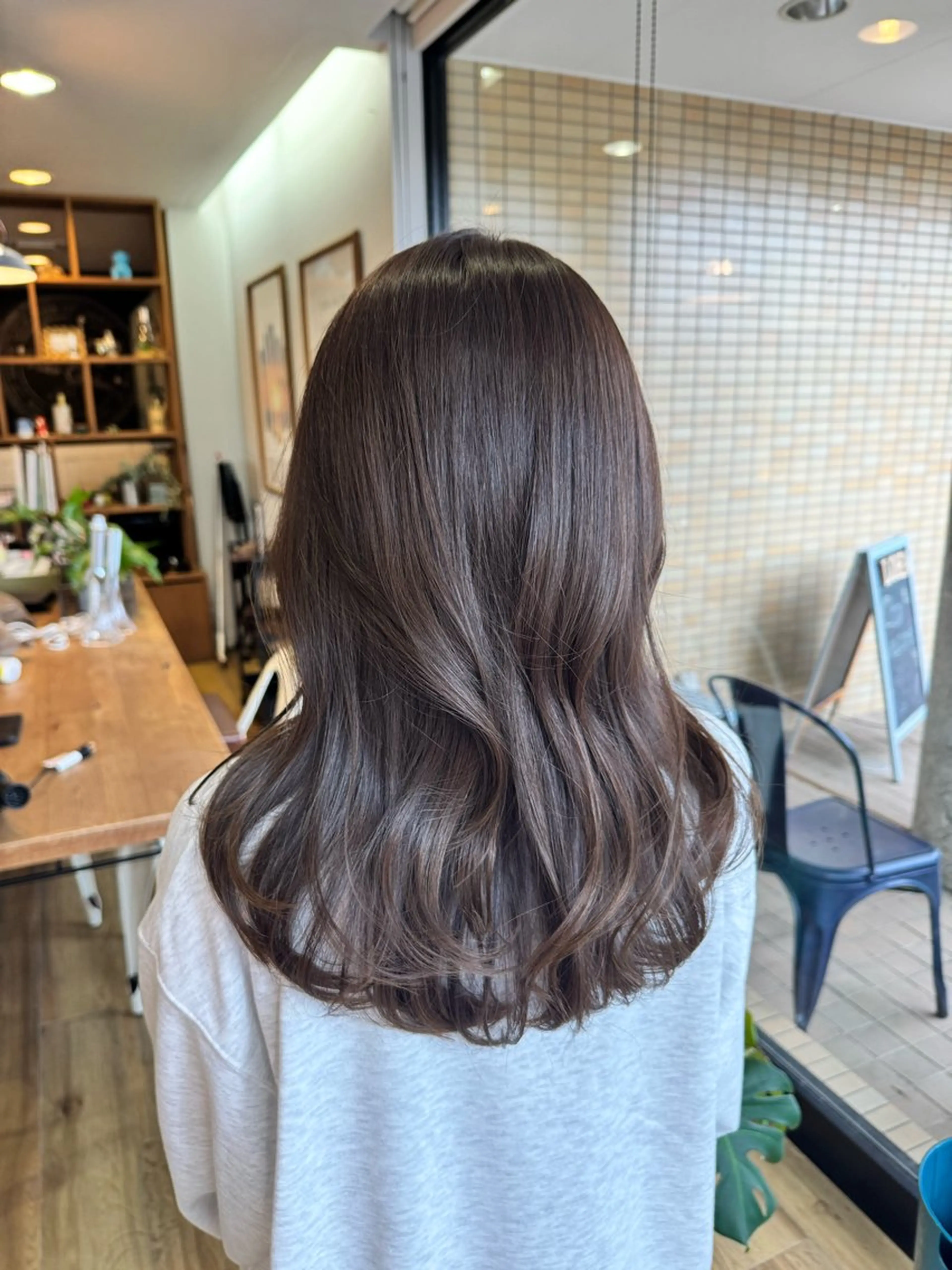 ロング カラー アッシュ グレージュ カット ヘアカラー トリートメント ツキダテ ユイのヘアスタイル