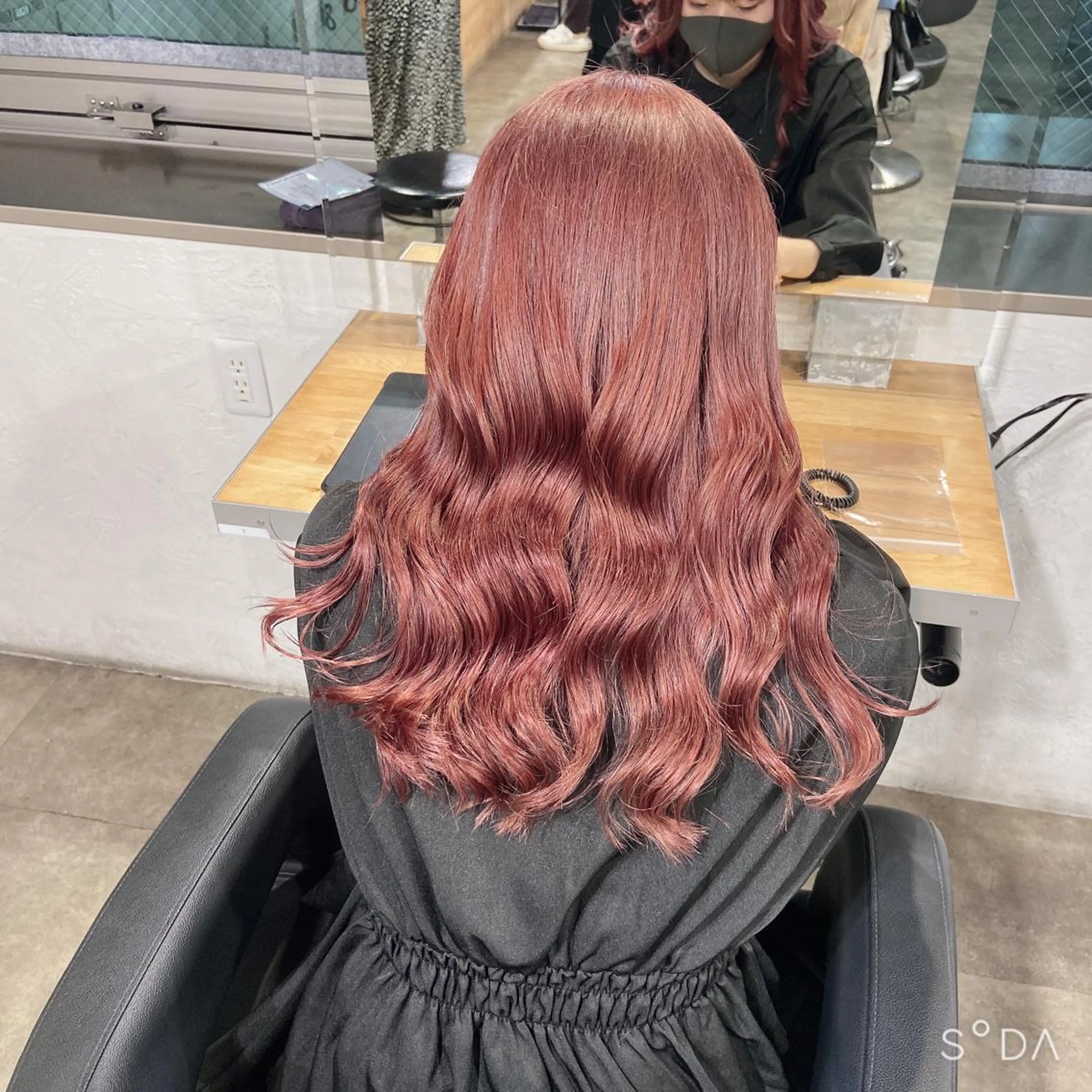 セミロング カラー ヘアカラー ヘアセット 韓国レイヤー似合わせ 色落ち透明感飛我💗のヘアスタイル